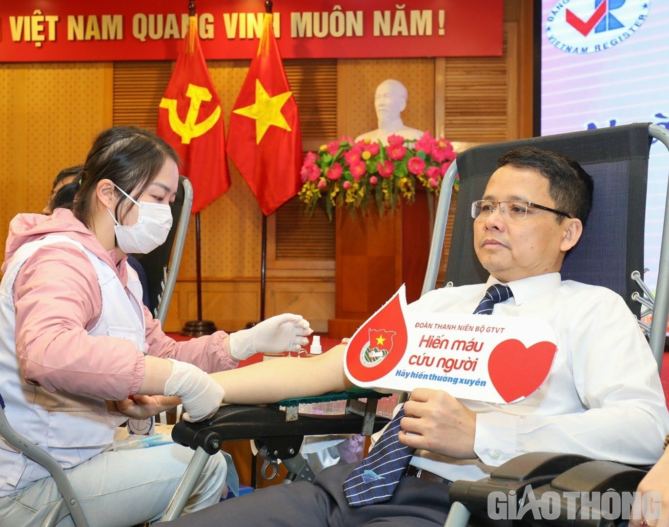 Trực tiếp tham gia hiến m&aacute;u, &ocirc;ng Nguyễn Vũ Hải đ&aacute;nh gi&aacute; cao tinh thần xung k&iacute;ch, t&igrave;nh nguyện, thể hiện &yacute; thức tr&aacute;ch nhiệm của c&aacute;c đo&agrave;n vi&ecirc;n thanh ni&ecirc;n lĩnh vực Đăng kiểm GTVT đối với cộng đồng. Đồng thời, tin rằng đ&acirc;y l&agrave; một trong những h&agrave;nh động gi&uacute;p x&acirc;y dựng h&igrave;nh ảnh người c&aacute;n bộ, c&ocirc;ng chức, vi&ecirc;n chức, người lao động đăng kiểm GTVT đẹp hơn trong mắt người d&acirc;n v&agrave; x&atilde; hội