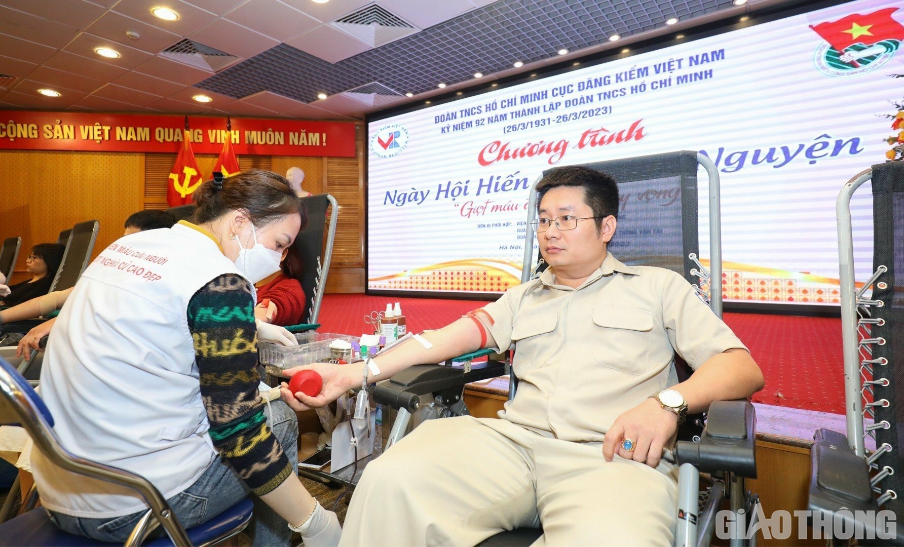 Theo Ban tổ chức, chương tr&igrave;nh đ&atilde; thu về 186 đơn vị m&aacute;u, vượt so với mục ti&ecirc;u đặt ra 150 đơn vị m&aacute;u