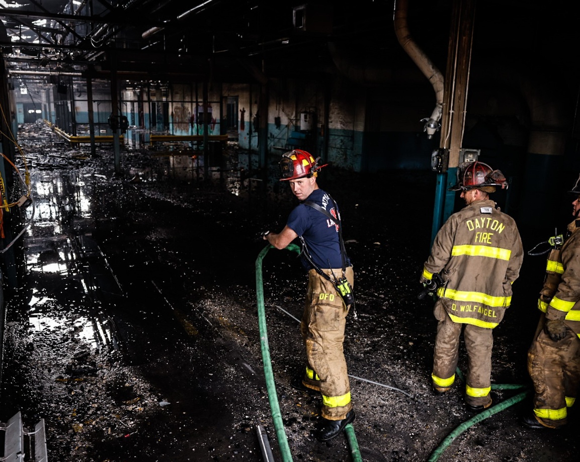 Đ&aacute;m ch&aacute;y b&ugrave;ng ph&aacute;t từ s&aacute;ng sớm 26/3 (giờ Mỹ) v&agrave; lan ra to&agrave;n bộ nh&agrave; m&aacute;y chế tạo m&aacute;y bay do 2 anh em Orville Wright (1871 -1948) v&agrave; Wilbur Wright (1867 - 1912) x&acirc;y dựng. Họ đ&atilde; x&acirc;y dựng t&ograve;a nh&agrave; n&agrave;y sau khi thực hiện chuyến bay lịch sử năm 1903 - trở th&agrave;nh những người đầu ti&ecirc;n thử nghiệm th&agrave;nh c&ocirc;ng m&aacute;y bay c&oacute; thể bay được.