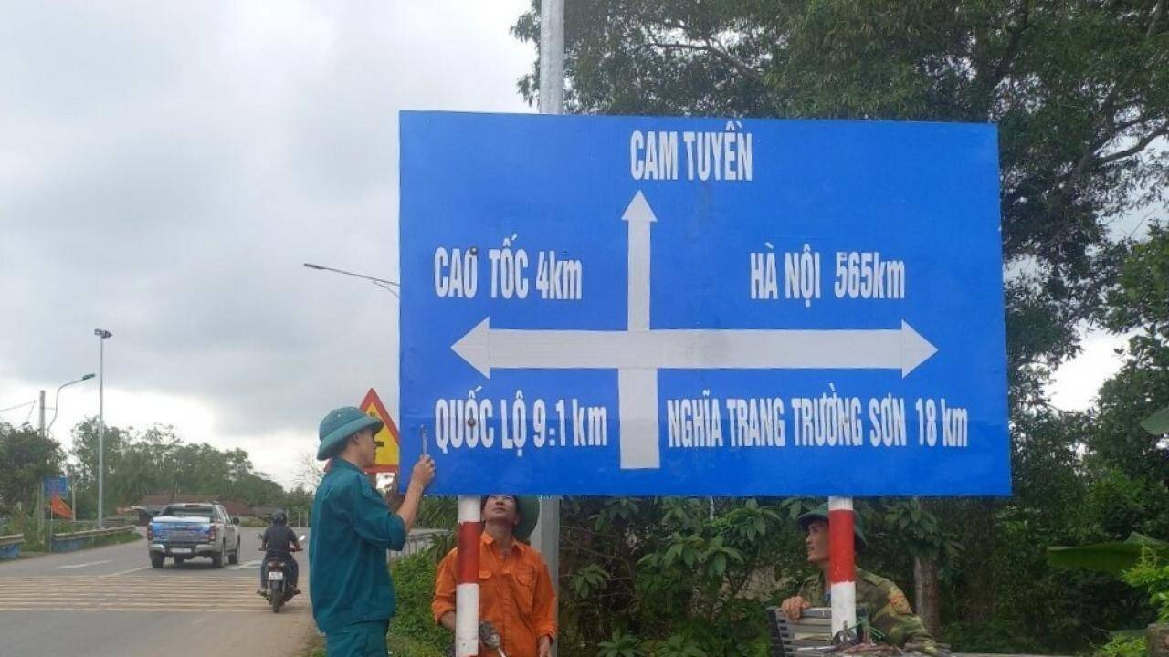 Bổ sung chỉ dẫn phương tiện lưu th&ocirc;ng qua QL9 l&ecirc;n cao tốc Cam Lộ - La Sơn