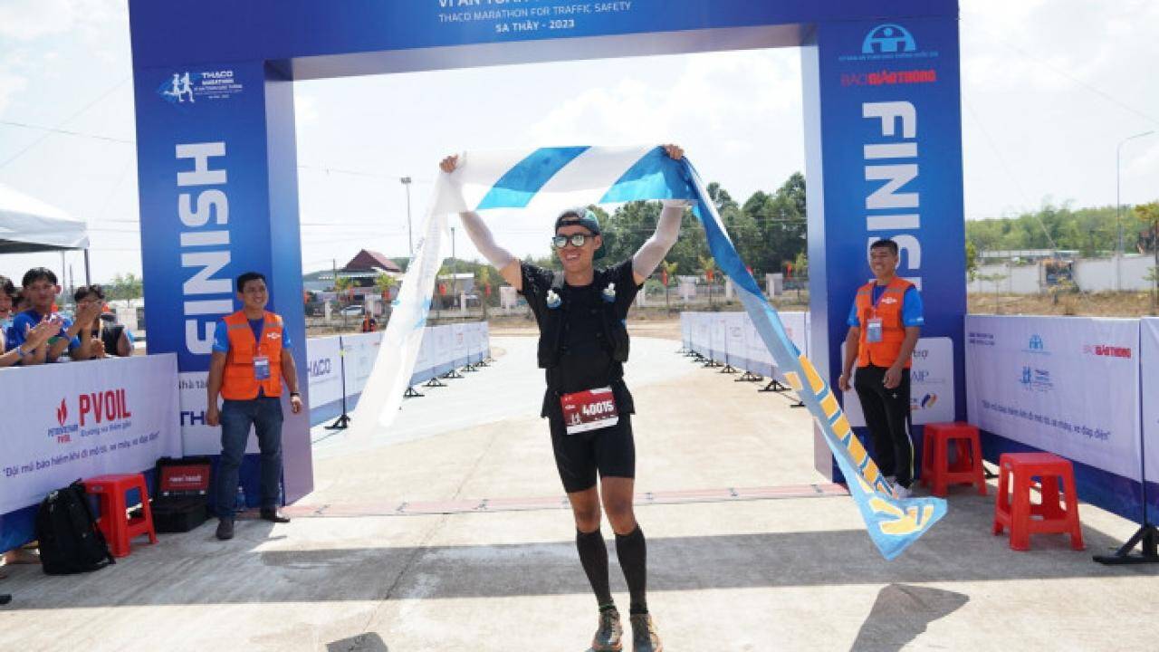 Những h&igrave;nh ảnh đẹp tr&ecirc;n đường đua THACO Marathon v&igrave; ATGT 2023 - Sa Thầy- Ảnh 18.