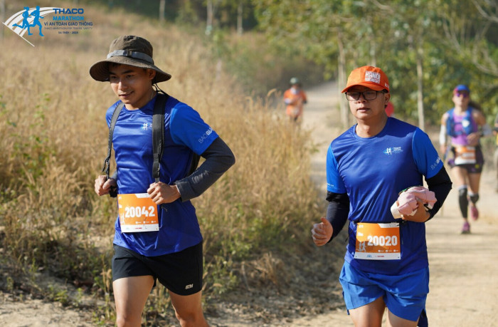 Những khoảnh khắc đ&aacute;ng nhớ tại Giải Marathon v&igrave; ATGT 2023- Ảnh 1.