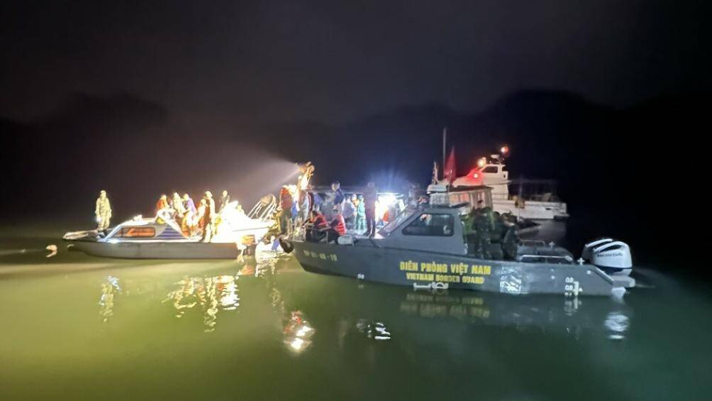 Chiếc trực thăng đ&atilde; mất li&ecirc;n lạc l&uacute;c 17h15 ph&uacute;t c&ugrave;ng ng&agrave;y, sau đ&oacute; th&igrave; gặp nạn tại khu vực H&ograve;n D&eacute;p (khu vực gi&aacute;p ranh địa giới Hải Ph&ograve;ng)