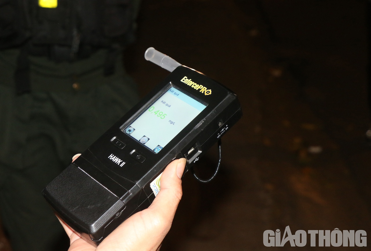 Qua kiểm tra, người đàn ông này vi phạm nồng độ cồn ở mức khá cao.