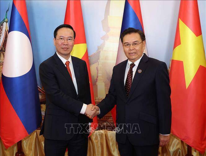 Chủ tịch nước V&otilde; Văn Thưởng v&agrave; Chủ tịch Quốc hội L&agrave;o Saysomphone Phomvihane. Tại đ&acirc;y, Chủ tịch nước V&otilde; Văn Thưởng cũng đ&aacute;nh gi&aacute; cao quan hệ hợp t&aacute;c gắn b&oacute; chặt chẽ giữa Quốc hội hai nước; khẳng định Việt Nam sẵn s&agrave;ng hỗ trợ L&agrave;o đảm nhận th&agrave;nh c&ocirc;ng c&aacute;c hoạt động đối ngoại quan trọng trong thời gian tới, trong đ&oacute; c&oacute; Hội nghị cấp cao Quốc hội ba nước lần đầu ti&ecirc;n giữa Campuchia - L&agrave;o - Việt Nam (dự kiến năm 2023) v&agrave; đảm nhiệm th&agrave;nh c&ocirc;ng vai tr&ograve; Chủ tịch Hội đồng Li&ecirc;n nghị viện ASEAN (AIPA) năm 2024.