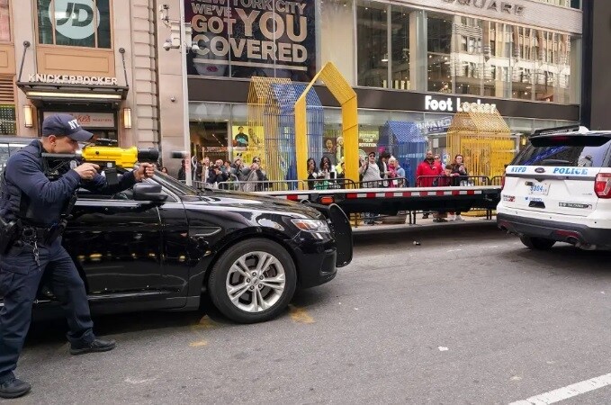 Với thiết bị này, chi phí mua sắm sẽ được trích từ ngân sách địa phương với giá 19.551 USD cho 7 thiết bị theo dõi và gói đăng ký dịch vụ 1 năm từ công ty sản xuất thiết bị. Ủy viên Cảnh sát thành phố New York Keechant Sewell nhấn mạnh, công nghệ chỉ là công cụ và điều quan trọng nhất quyết định hiệu quả là con người hoặc người sử dụng.