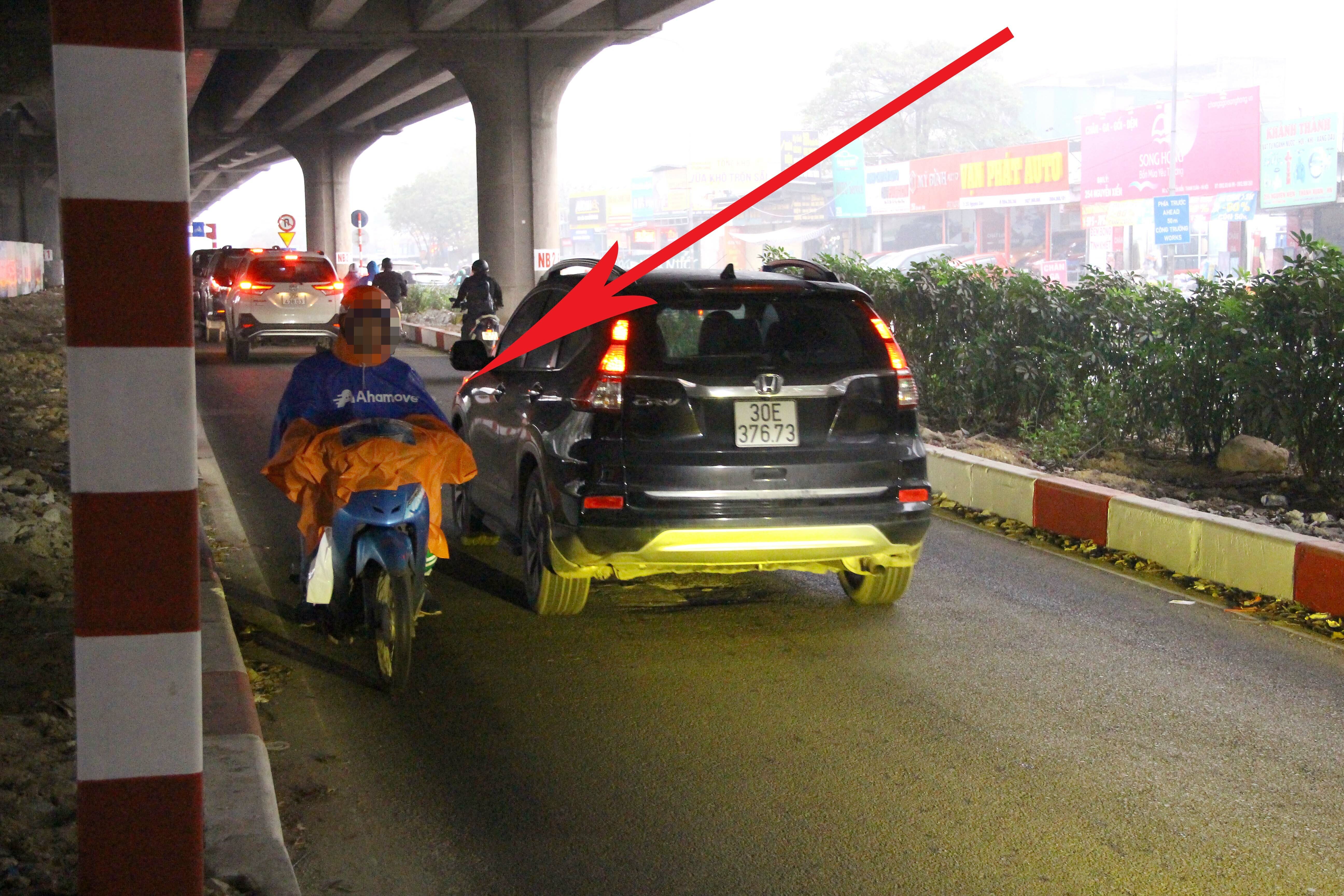 Được biết, để đảm bảo ATGT, hiện lực lượng chức năng đ&atilde; c&oacute; kế hoạch tăng cường xử phạt c&aacute;c xe đi ngược chiều tr&ecirc;n đường Nguyễn Xiển.