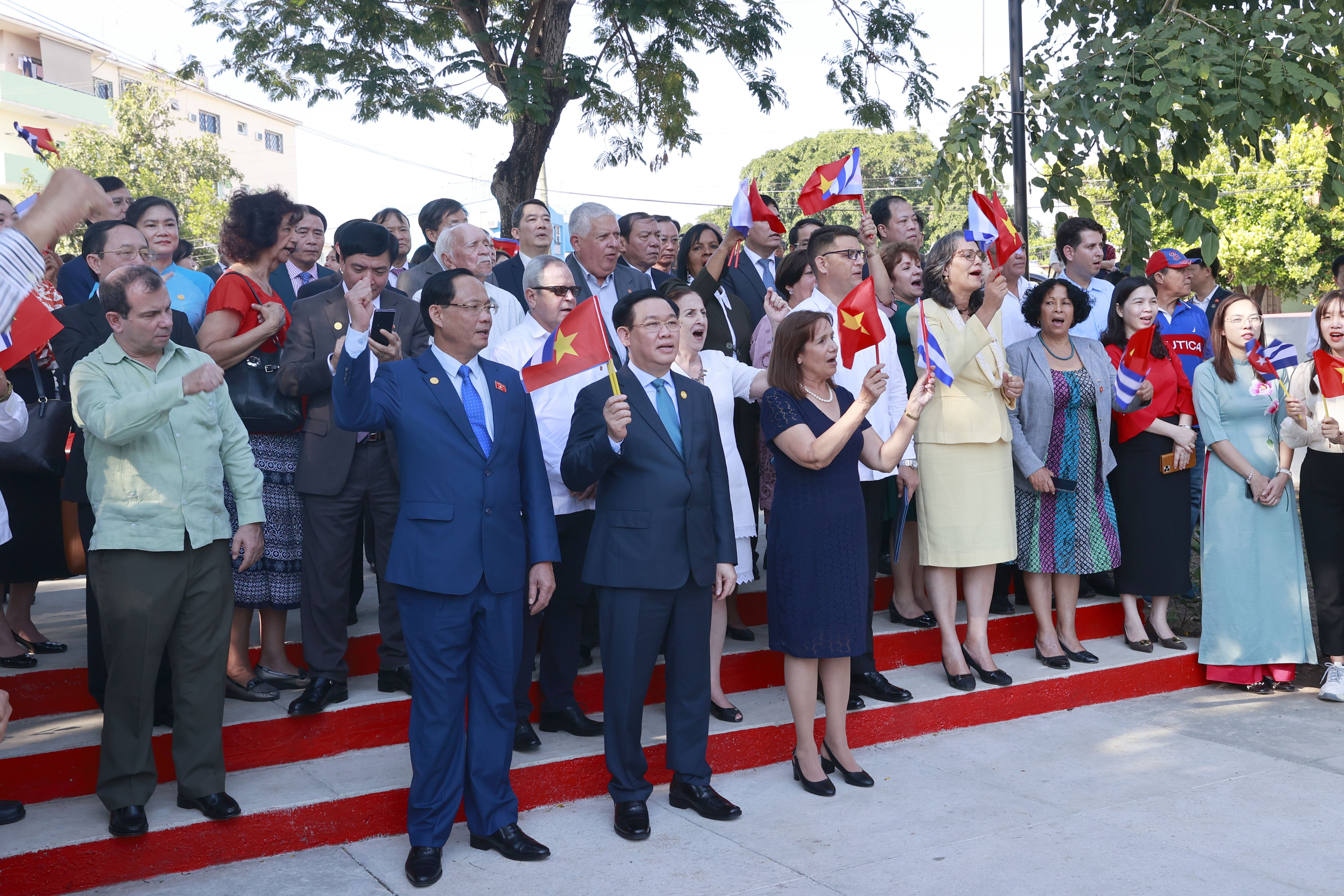 Khẳng định, c&ocirc;ng vi&ecirc;n Hồ Ch&iacute; Minh l&agrave; một trong những c&ocirc;ng tr&igrave;nh c&oacute; &yacute; nghĩa lịch sử văn ho&aacute;, c&ugrave;ng với c&aacute;c c&ocirc;ng tr&igrave;nh lịch sử, di sẳn văn ho&aacute; kh&aacute;c của thủ đ&ocirc; La Habana sẽ tạo n&ecirc;n quần thể kiến tr&uacute;c đặc sắc, như những b&ocirc;ng hoa t&ocirc; điểm cho sự cuốn h&uacute;t của thủ đ&ocirc; La habana văn minh, mến kh&aacute;ch, tươi đẹp.  Ảnh: CTTQH