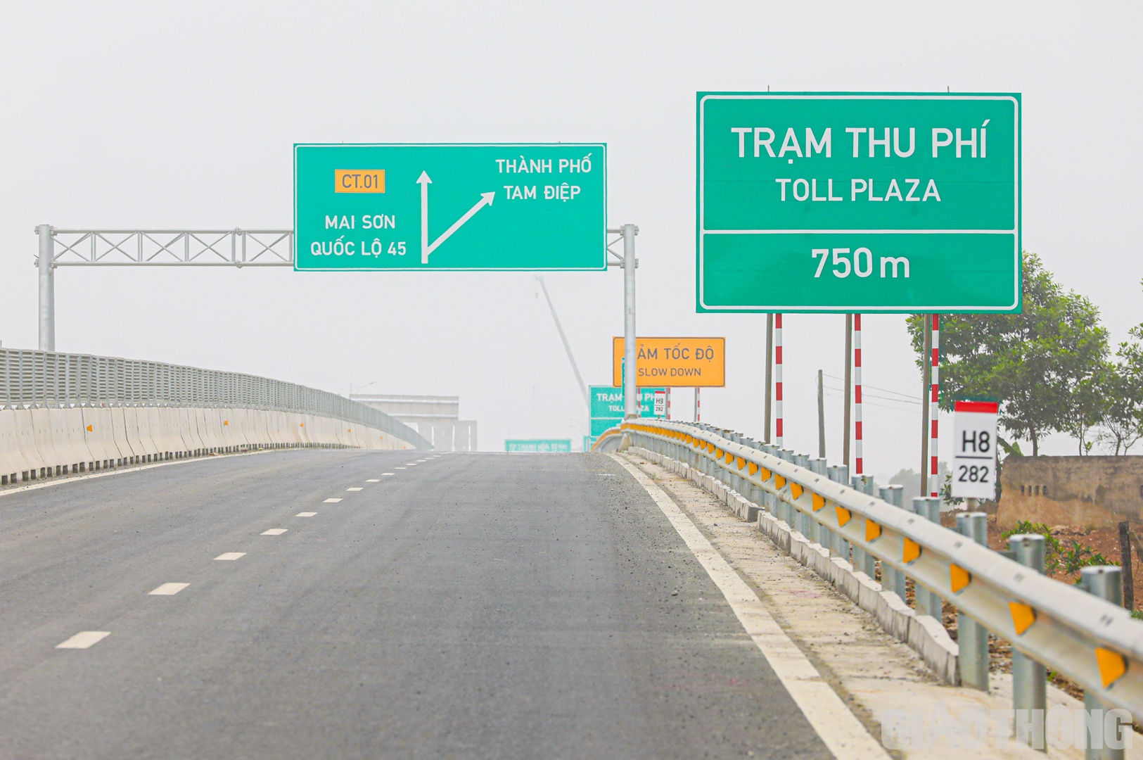 Hệ thống biển b&aacute;o tr&ecirc;n tuyến cao tốc Mai Sơn - QL45