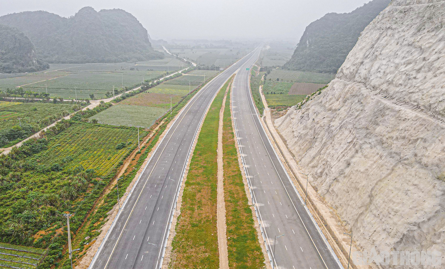 Việc đưa tuyến đường cao tốc Mai Sơn - QL45 v&agrave;o khai th&aacute;c trong dịp 30/4 sẽ gi&uacute;p giảm tải cho tuyến QL1A, r&uacute;t ngắn thời gian di chuyển từ H&agrave; Nội về Thanh H&oacute;a chỉ c&ograve;n khoảng 2 giờ đồng hồ