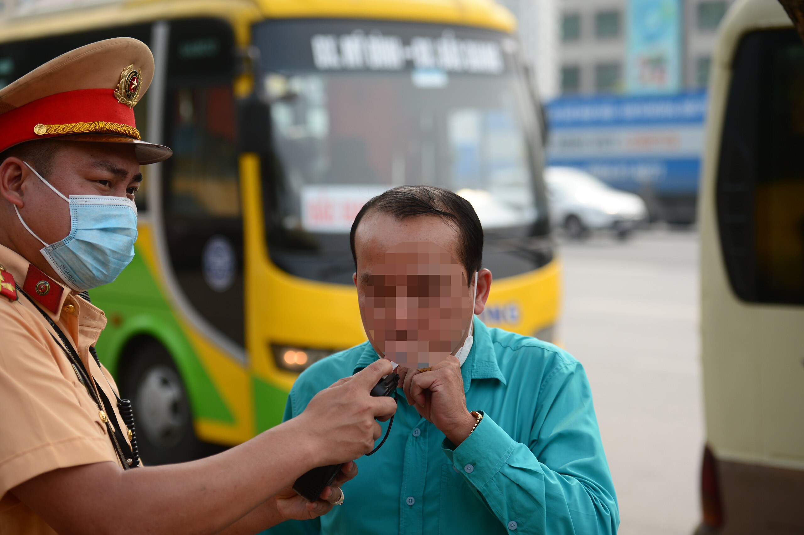 "H&ocirc;m nay t&ocirc;i vi phạm lỗi tốc độ để bắt kh&aacute;ch nhưng kh&ocirc;ng vi phạm nồng độ cồn hay ma tu&yacute;", t&agrave;i xế Nguyễn Quang T. thanh minh.