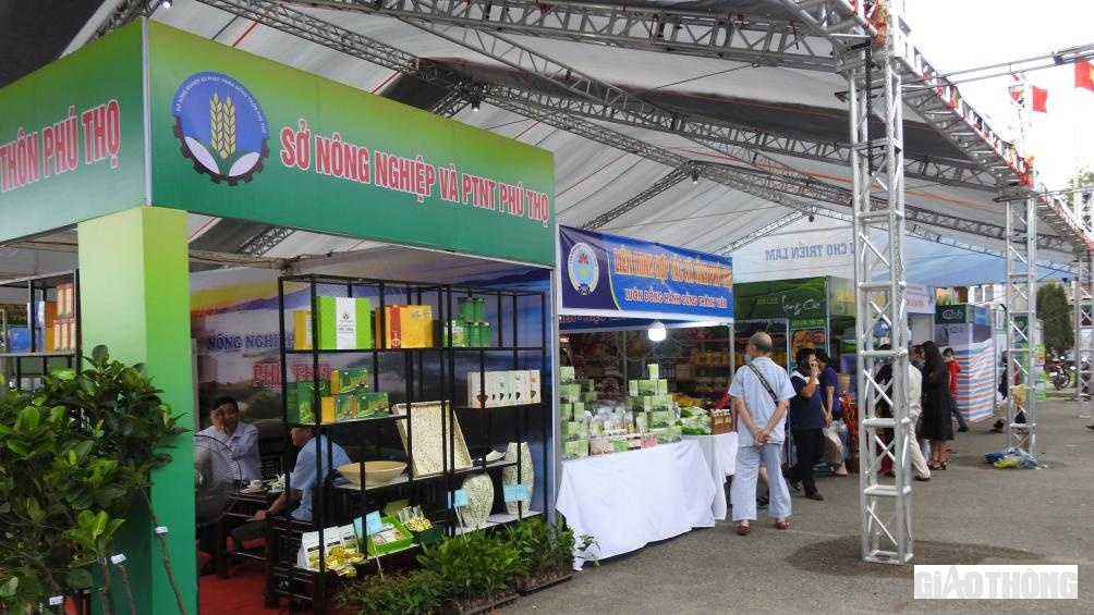 Hội chợ chủ yếu b&agrave;y b&aacute;n c&aacute;c sản phẩm c&ocirc;ng nghiệp hỗ trợ, sản phẩm n&ocirc;ng nghiệp c&ocirc;ng nghệ cao, sản phẩm OCOP, sản phẩm l&agrave;ng nghề, sản phẩm n&ocirc;ng sản, thực phẩm an to&agrave;n của c&aacute;c địa phương,...