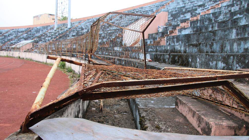 Người d&acirc;n v&agrave; ch&iacute;nh quyền Đ&agrave; Nẵng hiện rất mong muốn lấy lại s&acirc;n vận động Chi Lăng. Tuy nhi&ecirc;n, do vướng mắc thi h&agrave;nh &aacute;n h&agrave;ng ngh&igrave;n tỷ đồng n&ecirc;n đến nay việc thu hồi "chảo lửa" n&agrave;y vẫn chưa thực hiện được