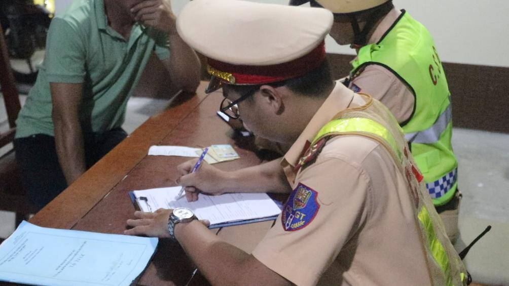 Theo thống k&ecirc;, từ đầu năm 2023 đến nay, Đội xử l&yacute; 471 trường hợp vi phạm nồng độ cồn v&agrave; 1 trường hợp điều khiển phương tiện tham gia giao th&ocirc;ng m&agrave; trong người c&oacute; chất ma t&uacute;y.