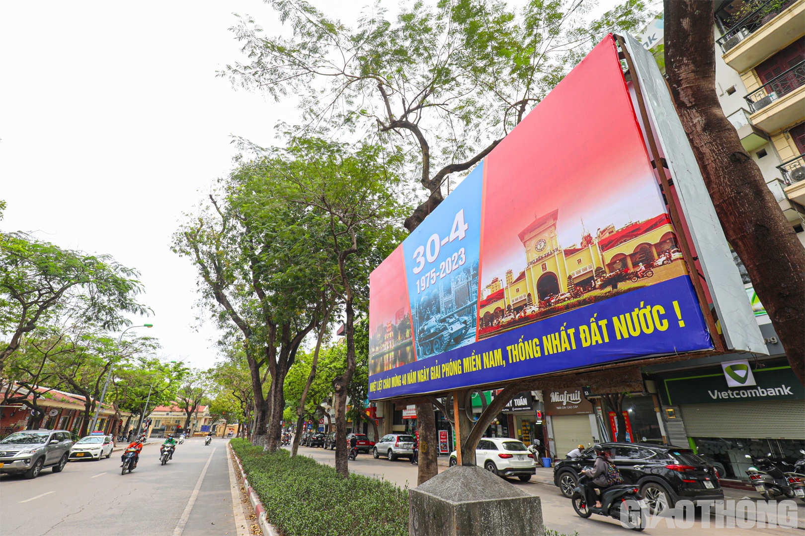 Ng&agrave;y 30/4/1975 đ&atilde; đi v&agrave;o lịch sử như một mốc son h&agrave;o h&ugrave;ng, ch&oacute;i lọi, đưa đất nước bước v&agrave;o kỷ nguy&ecirc;n độc lập