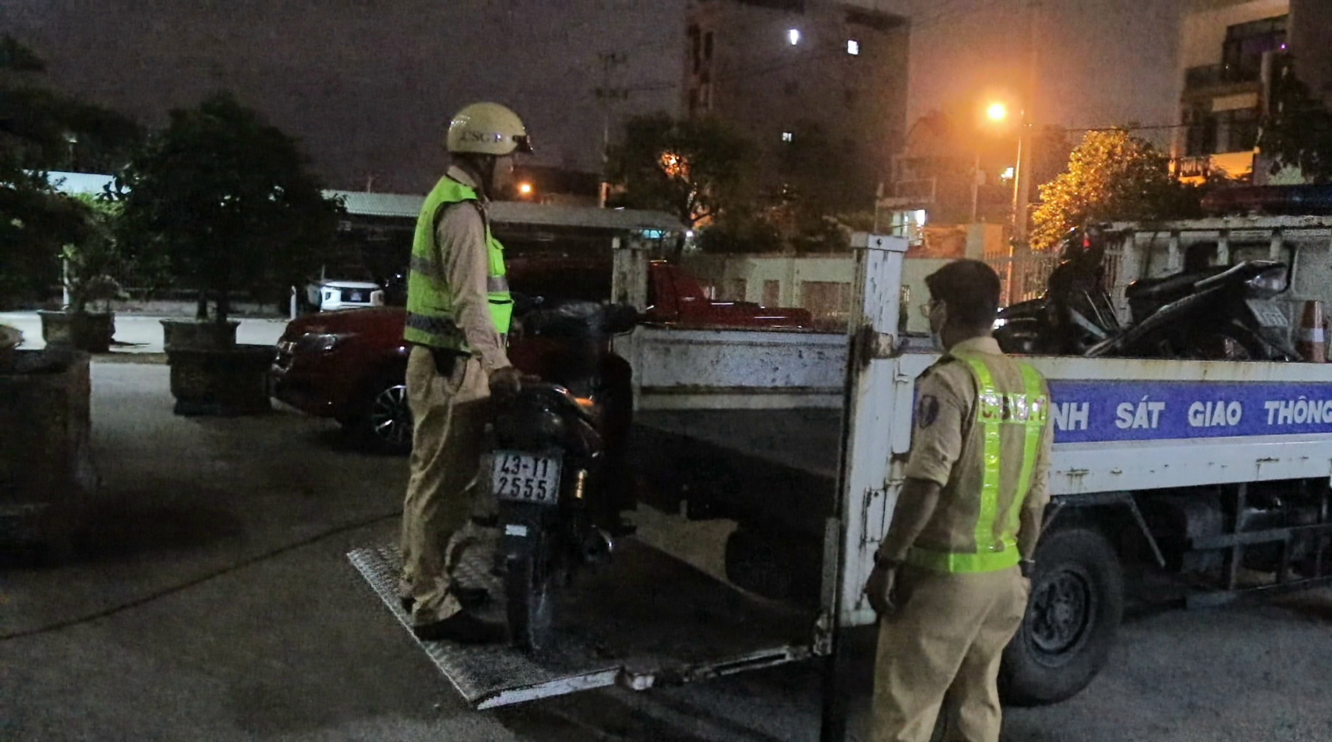 Những xe m&aacute;y của người vi phạm nồng độ cồn sẽ bị lực lượng chức năng tạm giữ.