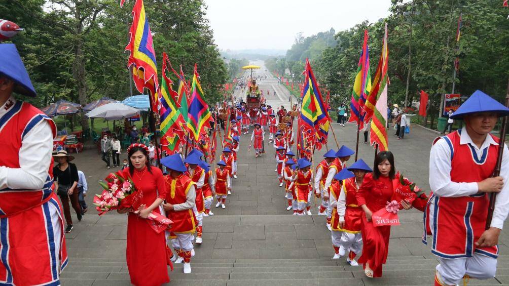 Lễ rước kiệu về Đền H&ugrave;ng l&agrave; một trong những nghi lễ truyền thống được duy tr&igrave; v&agrave; bảo tồn từ l&acirc;u đời thể hiện đạo l&yacute; uống nước nhớ nguồn v&agrave; sự t&ocirc;n k&iacute;nh đối với Tổ ti&ecirc;n của d&acirc;n tộc ta, đồng thời thể hiện tinh thần đo&agrave;n kết, t&iacute;nh cộng đồng d&acirc;n tộc.