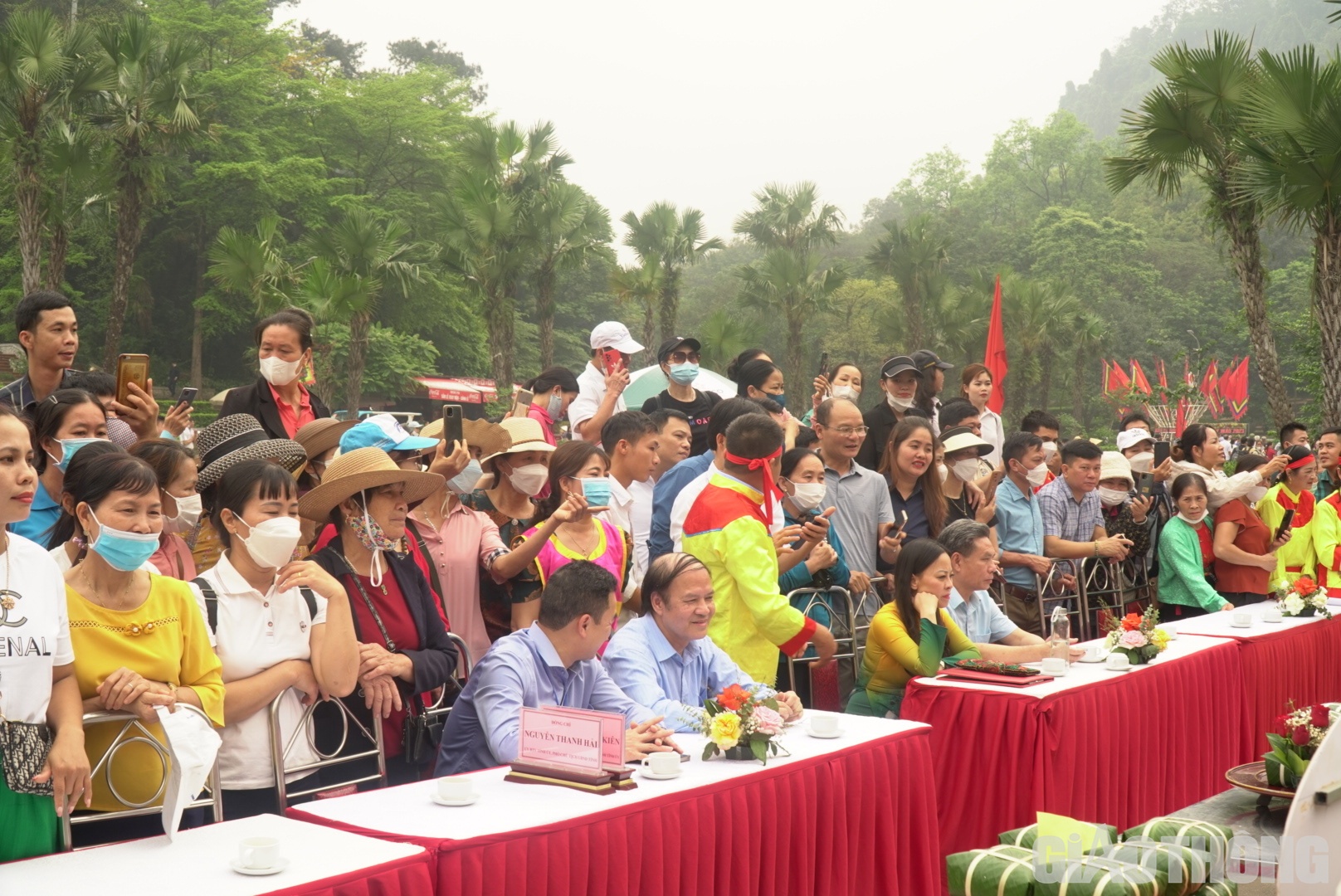 Đ&ocirc;ng đảo người d&acirc;n c&oacute; mặt tại hội thi để cổ vũ cho c&aacute;c đội tham dự