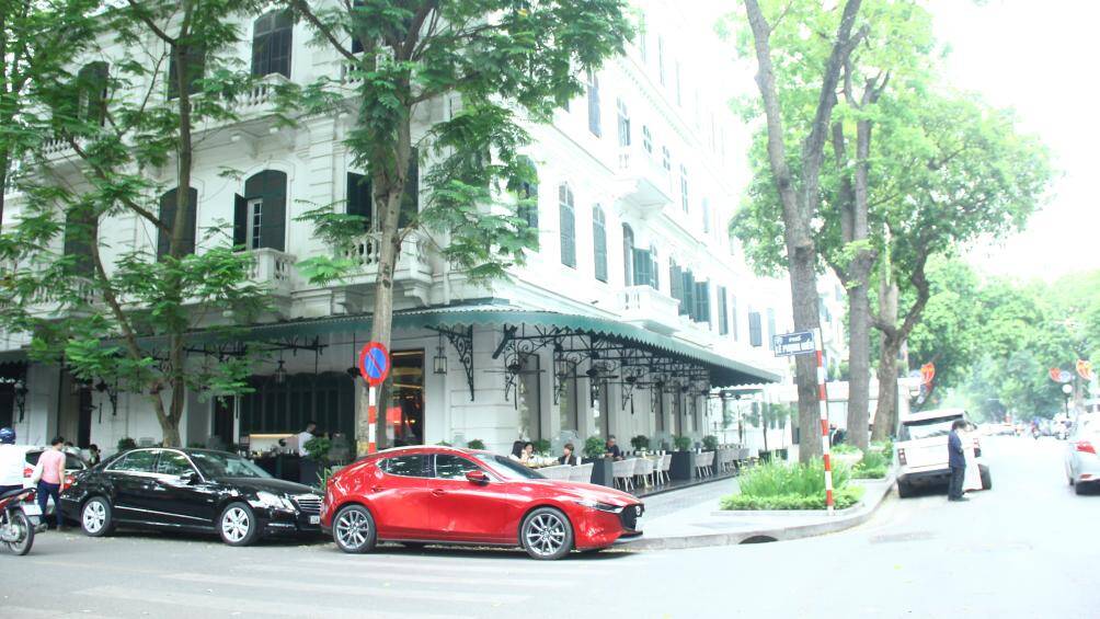 Từ năm 2021, UBND TP H&agrave; Nội đ&atilde; chấp thuận để UBND quận Ho&agrave;n Kiếm tiến h&agrave;nh cho thu&ecirc; 4 địa điểm tr&ecirc;n vỉa h&egrave; ở 94 L&yacute; Thường Kiệt, 30A L&yacute; Thường Kiệt, 11 L&ecirc; Phụng Hiểu v&agrave; 15 Ng&ocirc; Quyền.