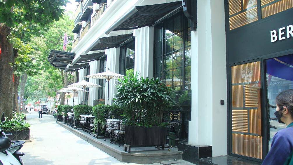 Vỉa h&egrave; cho thu&ecirc; được c&aacute;c đơn vị sử dụng sắp xếp, dọn dẹp sạch đẹp, gọn g&agrave;ng.