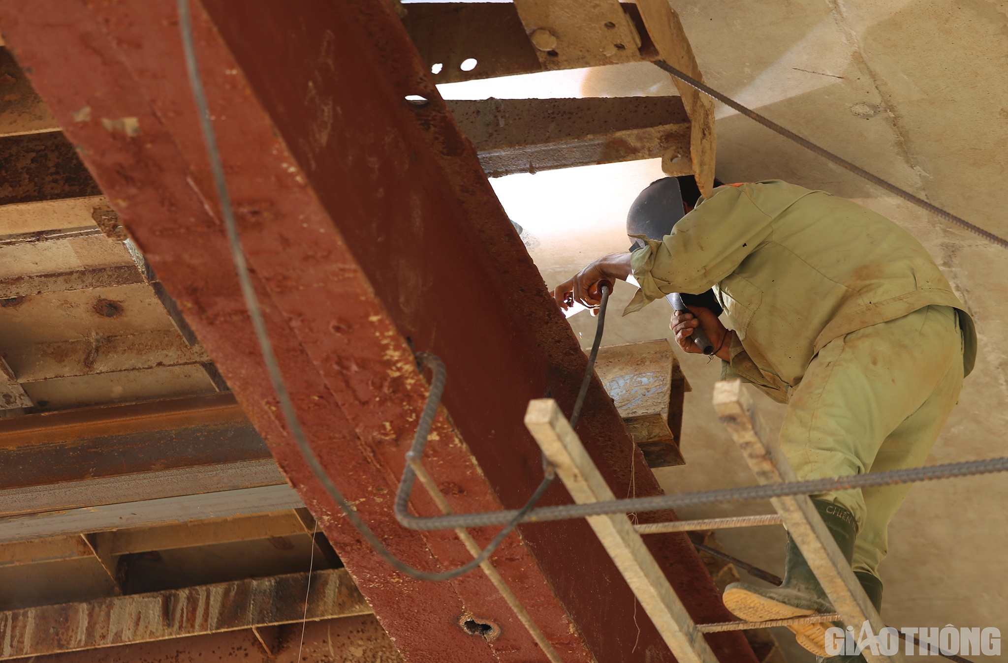 Dự &aacute;n th&agrave;nh phần đoạn Diễn Ch&acirc;u &ndash; B&atilde;i Vọt c&oacute; tổng chiều d&agrave;i l&agrave; 49,3km, đi qua địa phận c&aacute;c huyện Diễn Ch&acirc;u, Nghi Lộc, Hưng Nguy&ecirc;n của tỉnh Nghệ An (44,4Km) v&agrave; huyện Đức Thọ của tỉnh H&agrave; Tĩnh (4,9Km), c&oacute; tổng mức đầu tư 11.157,82 tỷ đồng. Dự &aacute;n được khởi c&ocirc;ng v&agrave;o ng&agrave;y 22/5/2021, dự kiến ho&agrave;n th&agrave;nh v&agrave;o ng&agrave;y 22/5/2024.