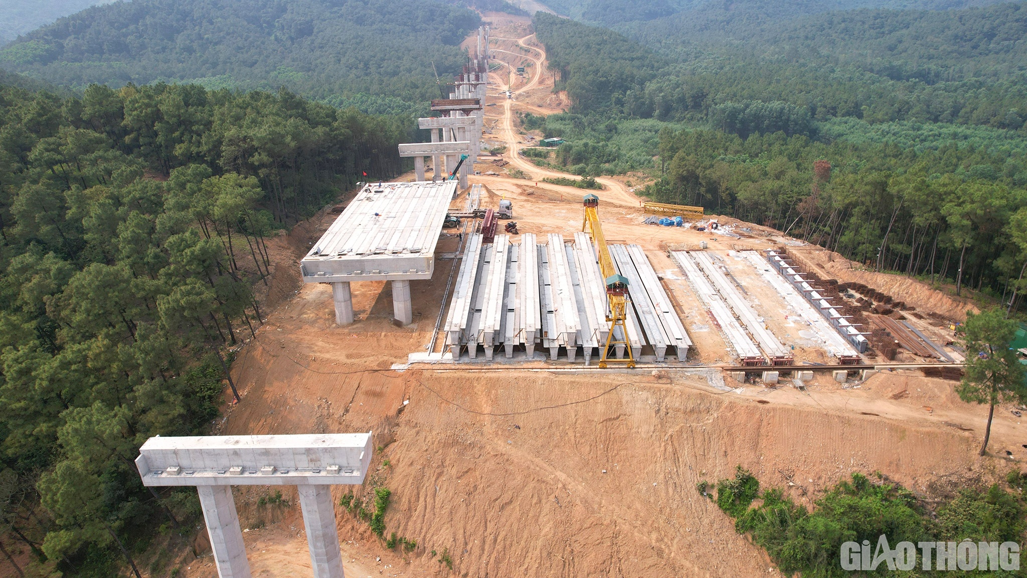 Dự &aacute;n được thực hiện theo h&igrave;nh thức PPP, do li&ecirc;n danh nh&agrave; đầu tư C&ocirc;ng ty TNHH H&ograve;a Hiệp - C&ocirc;ng ty Cổ phần Tập đo&agrave;n CIENCO4 - C&ocirc;ng ty TNHH Đầu tư N&uacute;i Hồng - Tổng C&ocirc;ng ty X&acirc;y dựng Trường Sơn - C&ocirc;ng ty Cổ phần Đầu tư v&agrave; X&acirc;y dựng VINA2; doanh nghiệp dự &aacute;n l&agrave; C&ocirc;ng ty Cổ phần Đầu tư Ph&uacute;c Th&agrave;nh Hưng.