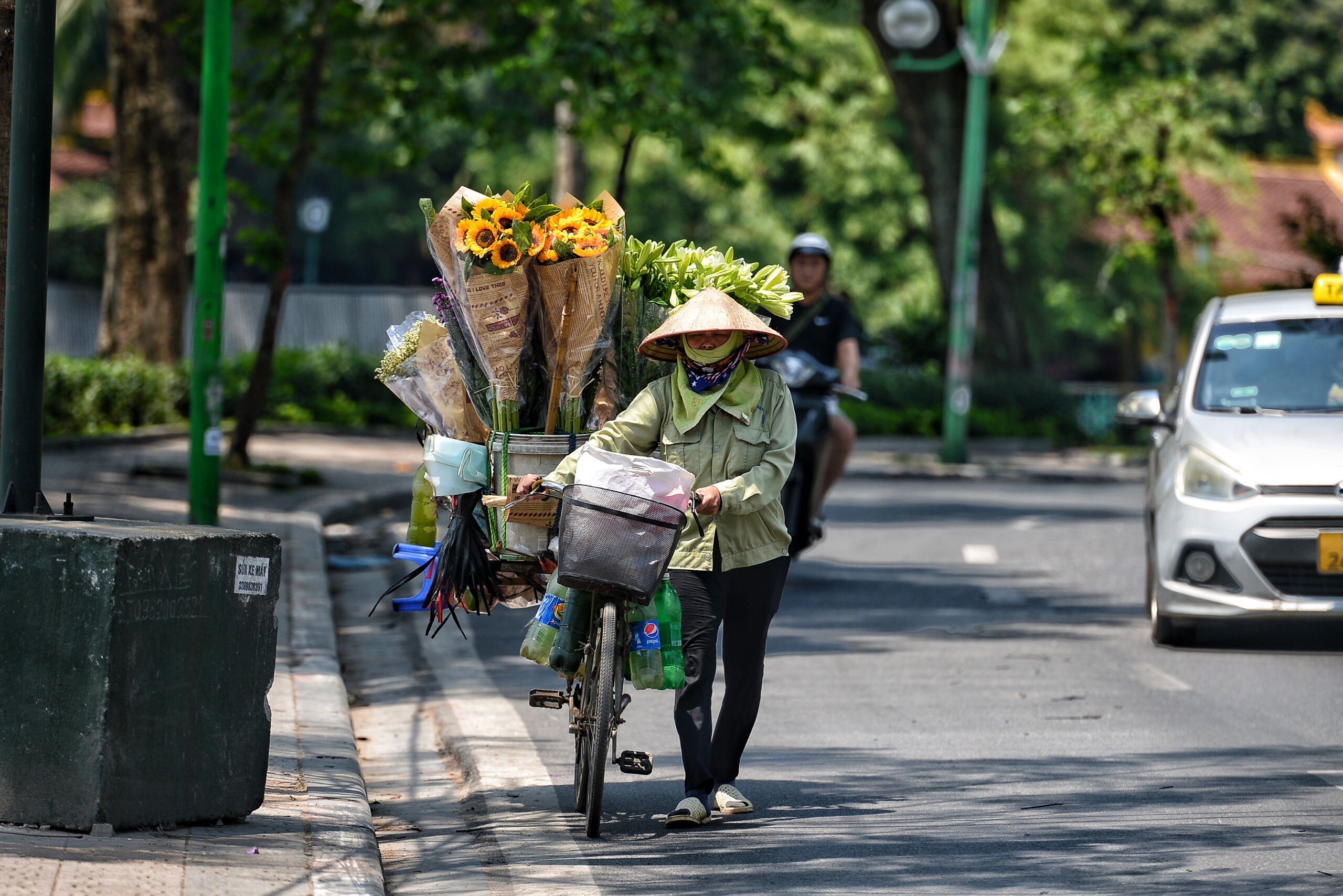Sau đ&oacute;, từ thứ hai (8/5) nền nhiệt giảm mạnh, trời nhiều m&acirc;y, c&oacute; mưa d&ocirc;ng; từ ng&agrave;y 9/5 c&oacute; mưa r&agrave;o.