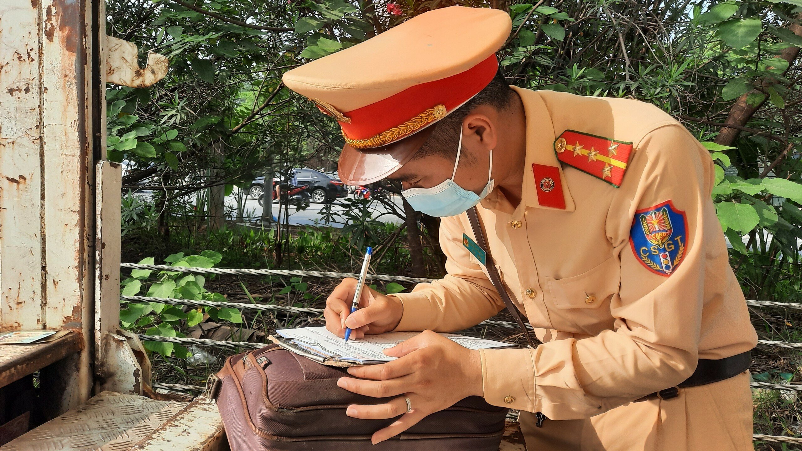 Với lỗi điều khiển xe m&aacute;y đi v&agrave;o đường cao tốc, c&aacute;c t&agrave;i xế sẽ bị xử phạt 2,5 triệu đồng, tước GPLX 4 th&aacute;ng v&agrave; tạm giữ phương tiện