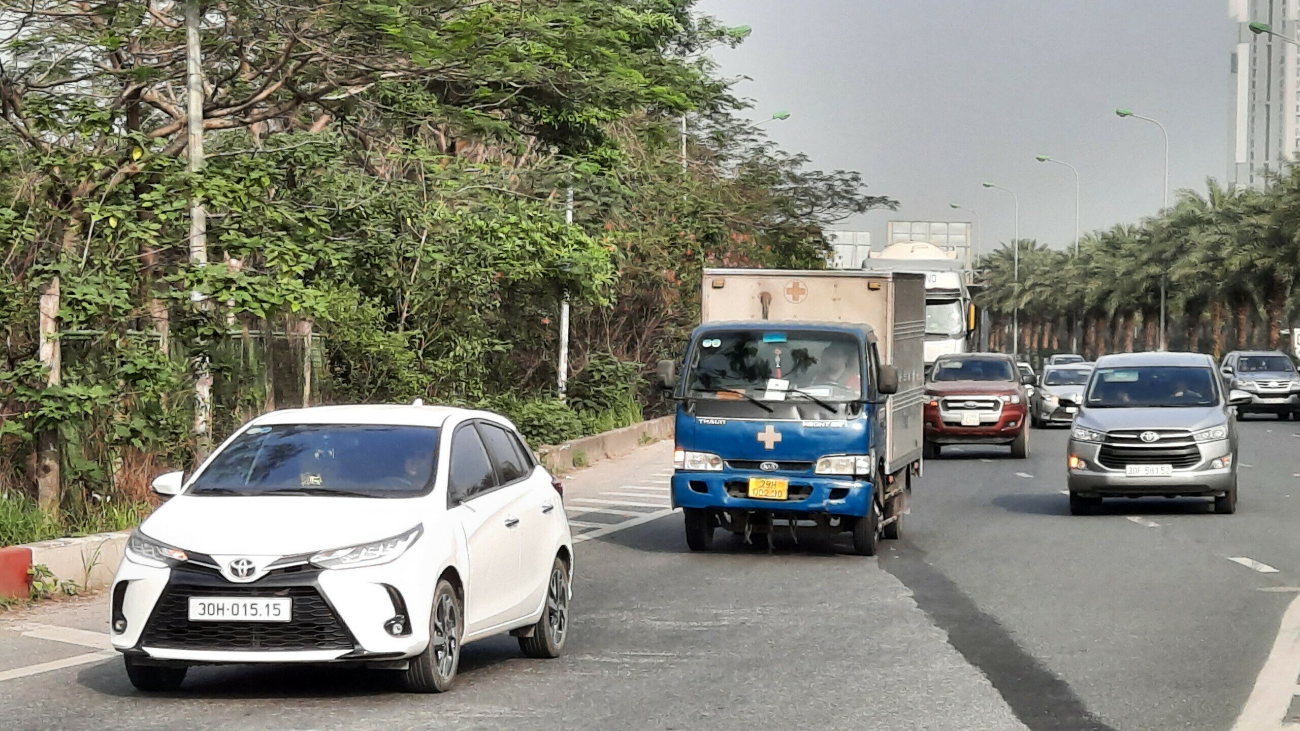 Đại lộ Thăng Long l&agrave; tuyến đường cao tốc nối trung t&acirc;m H&agrave; Nội với quốc lộ 21A cũ. To&agrave;n tuyến d&agrave;i hơn 30km, đi qua 2 quận v&agrave; 3 huyện của th&agrave;nh phố. Tuyến đường được thiết kế với l&agrave;n d&agrave;nh ri&ecirc;ng cho &ocirc; t&ocirc; c&oacute; vận tốc tối đa 80km/h v&agrave; đường gom cho xe m&aacute;y lưu th&ocirc;ng