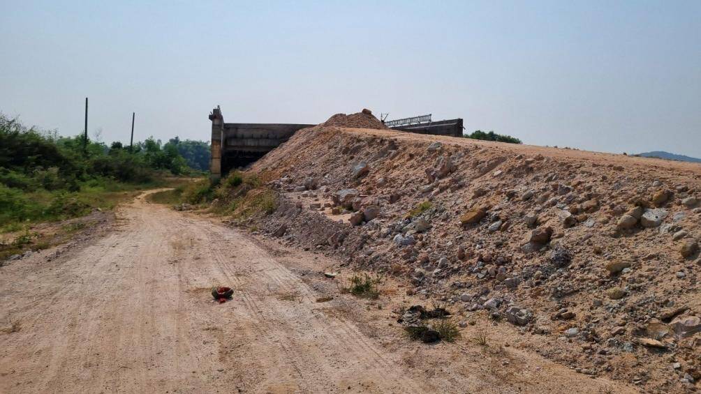 Theo &ocirc;ng Đức, đến nay tổng gi&aacute; trị khối lượng đ&atilde; thực hiện tại dự &aacute;n đạt khoảng 55% theo hợp đồng thi c&ocirc;ng x&acirc;y dựng. C&aacute;c c&acirc;y cầu T&acirc;y An 1, T&acirc;y An 2 cơ bản ho&agrave;n th&agrave;nh nhưng chưa thể thi c&ocirc;ng c&aacute;c hạng mục kh&aacute;c do chờ đấu nối với hạng mục nền mặt đường, mố cầu.