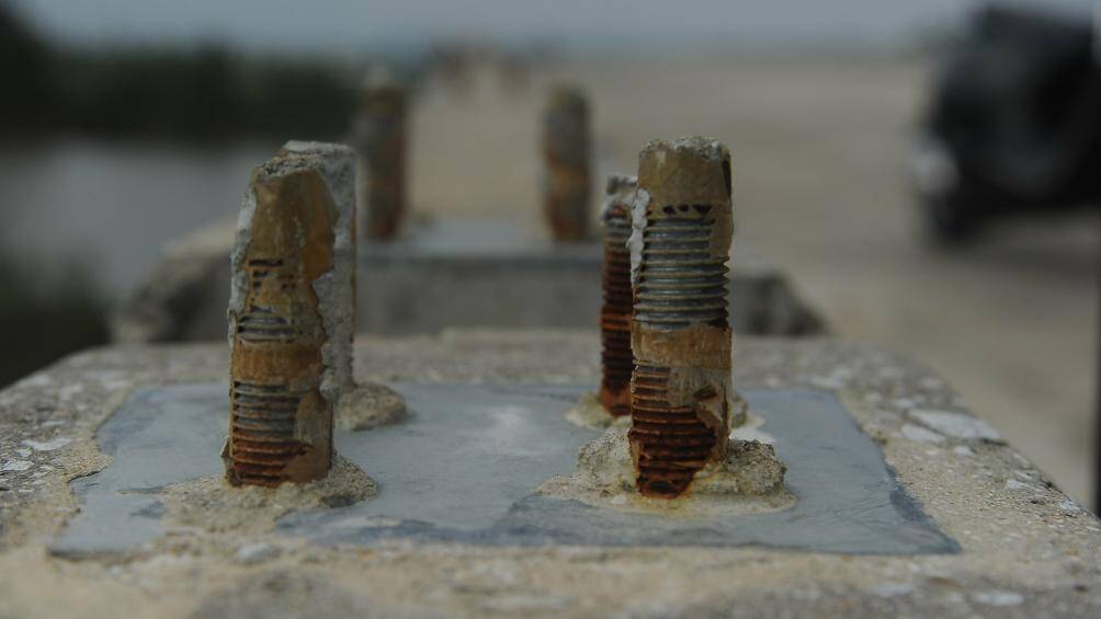 Ghi nhận của PV B&aacute;o Giao th&ocirc;ng, sau thời gian d&agrave;i "đắp chiếu", nhiều hạng mục của c&ocirc;ng tr&igrave;nh đ&atilde; xuống cấp