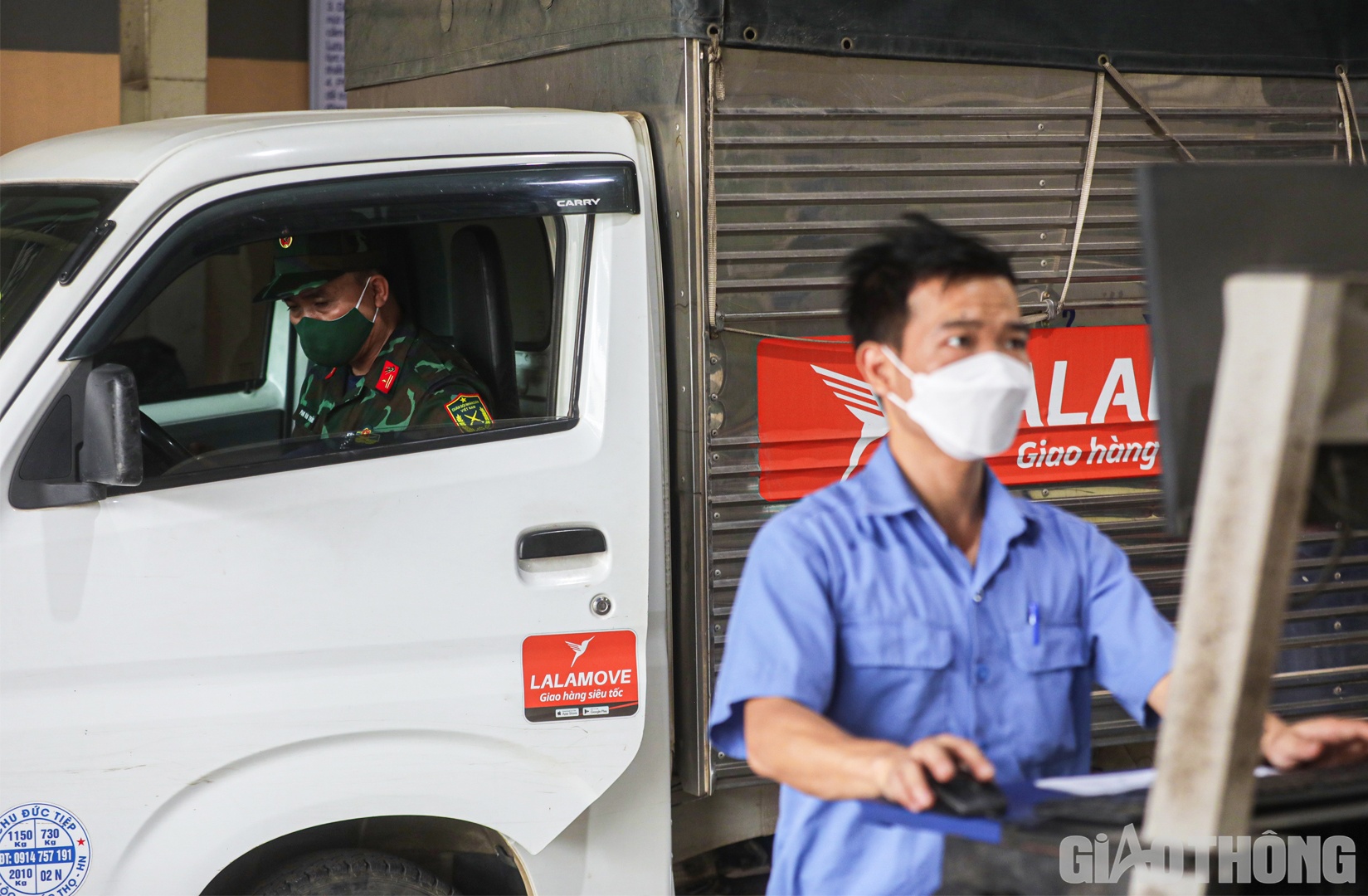 &Ocirc;ng Trần Nguy&ecirc;n Sinh, Gi&aacute;m đốc Trung t&acirc;m đăng kiểm 2908D cho biết, tại đợt hỗ trợ kiểm định vi&ecirc;n qu&acirc;n sự từ Cục Xe - M&aacute;y (Bộ Quốc ph&ograve;ng) cho Cục Đăng kiểm VN v&agrave; c&aacute;c trung t&acirc;m đăng kiểm, mỗi đơn vị đăng kiểm được tiếp nhận 2 c&aacute;n bộ, chiến sỹ kiểm định vi&ecirc;n qu&acirc;n đội