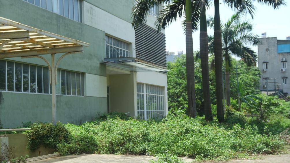 Tuy nhi&ecirc;n, đến nay, d&ugrave; hạ tầng khu đ&ocirc; thị gi&atilde;n d&acirc;n phường Thượng Thanh cơ bản ho&agrave;n th&agrave;nh nhưng vắng người đến ở, khiến c&aacute;c c&ocirc;ng tr&igrave;nh c&oacute; dấu hiệu bị xuống cấp g&acirc;y l&atilde;ng ph&iacute;