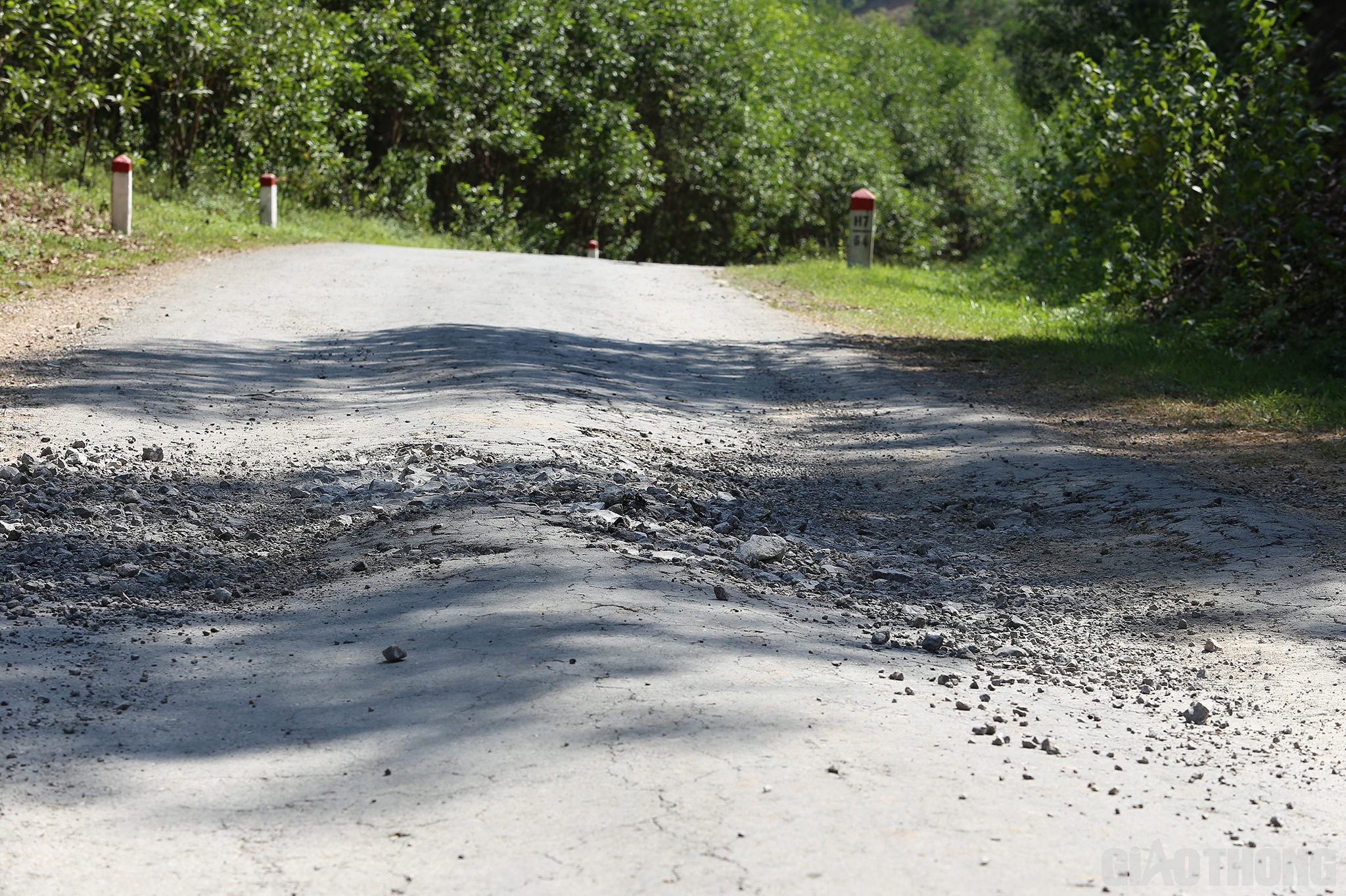 X&aacute;c nhận th&ocirc;ng tin, &ocirc;ng Ng&ocirc; Văn Tuấn - Chủ tịch UBND x&atilde; Đồng Th&agrave;nh, huyện Y&ecirc;n Th&agrave;nh, tỉnh Nghệ An: Trong c&aacute;c diễn đ&agrave;n, địa phương đ&atilde; kiến nghị ng&agrave;nh chức năng c&oacute; thẩm quyền sớm n&acirc;ng cấp, sửa chữa tuyến Đường tỉnh 538 nhưng đến nay vẫn chưa nhận được hồi &acirc;m.
