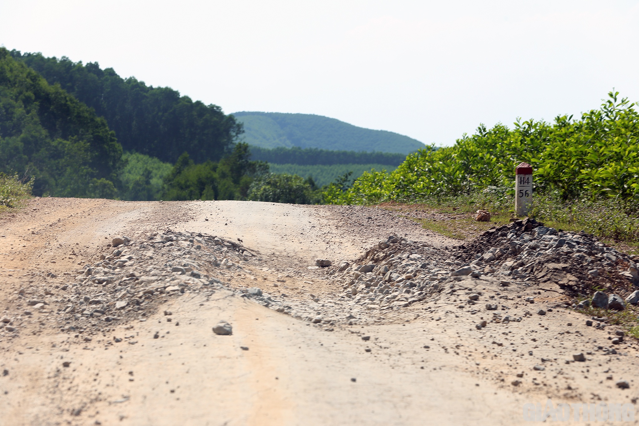 &Ocirc;ng Nguyễn Đ&igrave;nh Phong - Chủ tịch UBND x&atilde; Thịnh Th&agrave;nh, huyện Y&ecirc;n Th&agrave;nh cho biết th&ecirc;m: Đường tỉnh 538 c&oacute; &yacute; nghĩa rất lớn trong ph&aacute;t triển kinh tế - x&atilde; hội đối với nh&acirc;n d&acirc;n x&atilde; Thịnh Th&agrave;nh. Rất mong ng&agrave;nh giao th&ocirc;ng quan t&acirc;m, sớm sửa chữa hư hỏng để người d&acirc;n đi lại thuận lợi.