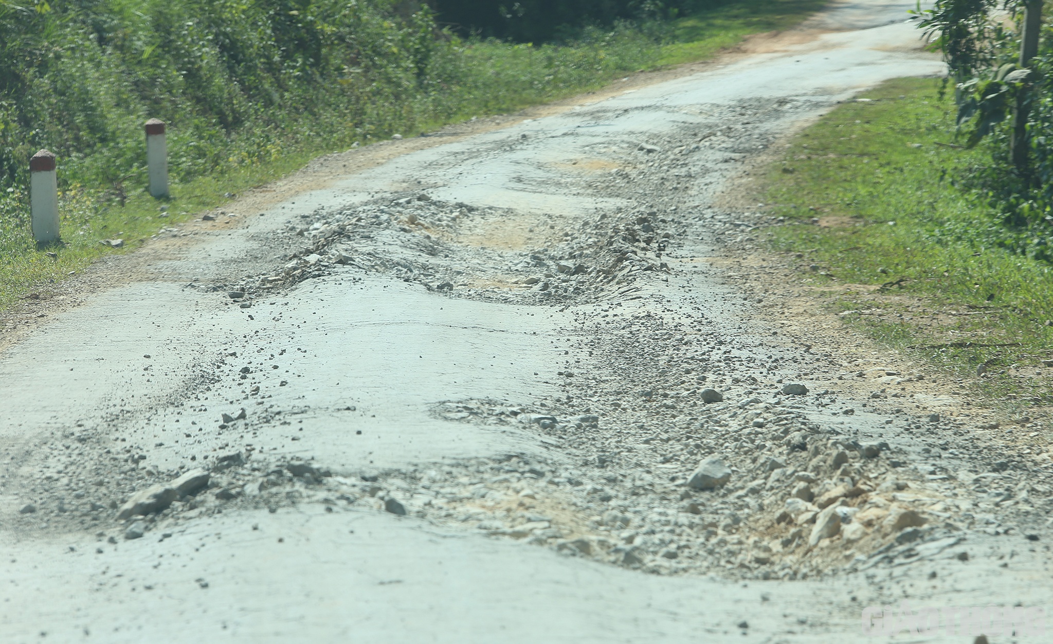 Tuy nhi&ecirc;n, hiện nay từ đoạn khoảng Km 50 - Km 60, nối từ x&atilde; Đồng Th&agrave;nh đến x&atilde; Thịnh Th&agrave;nh (huyện Y&ecirc;n Th&agrave;nh, tỉnh Nghệ An) đ&atilde; v&agrave; đang xuống cấp nghi&ecirc;m trọng.