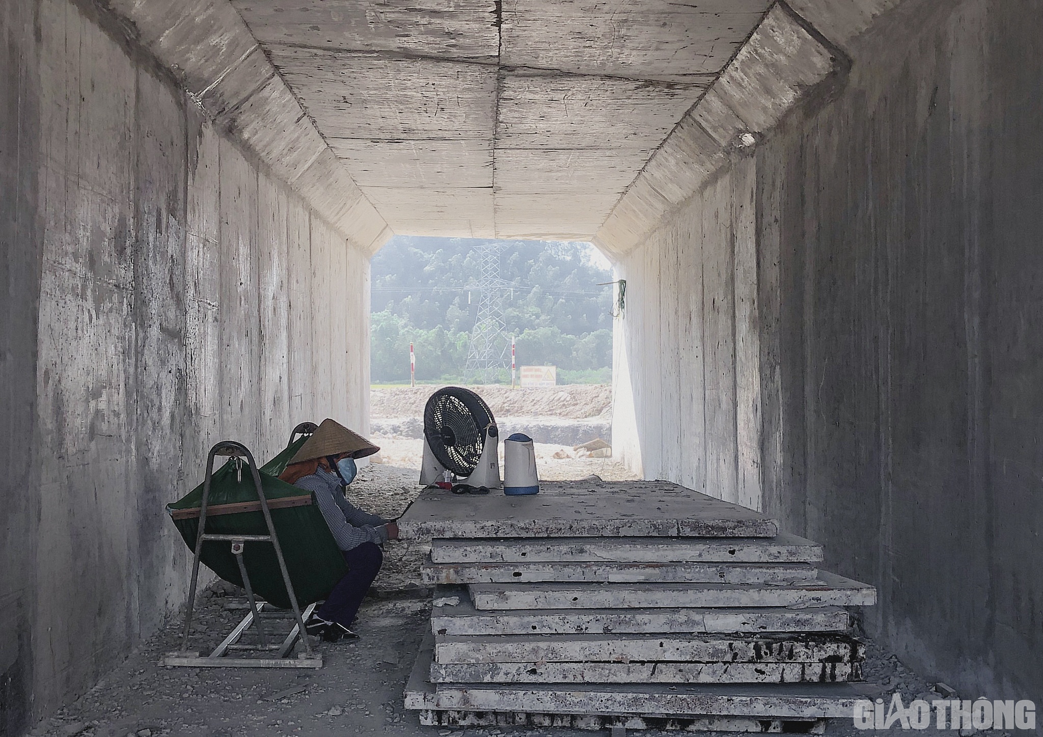 Cũng theo vị l&atilde;nh đạo n&agrave;y, đến nay dự &aacute;n th&agrave;nh phần Nghi Sơn - Diễn Ch&acirc;u đ&atilde; đạt khoảng gần 80% khối lượng c&ocirc;ng việc v&agrave; sẽ ho&agrave;n th&agrave;nh trước ng&agrave;y 2/9 năm nay như chỉ đạo của Thủ tướng Ch&iacute;nh phủ.