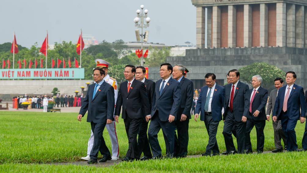 Cũng tại kỳ họp n&agrave;y, Quốc hội sẽ xem x&eacute;t, cho &yacute; kiến 9 dự &aacute;n Luật, gồm: Luật Đất đai (sửa đổi); Luật Kinh doanh bất động sản (sửa đổi); Luật Nh&agrave; ở (sửa đổi); Luật T&agrave;i nguy&ecirc;n nước (sửa đổi); Luật Viễn th&ocirc;ng (sửa đổi); Luật Quản l&yacute;, bảo vệ c&ocirc;ng tr&igrave;nh quốc ph&ograve;ng v&agrave; khu qu&acirc;n sự; Luật Căn cước c&ocirc;ng d&acirc;n (sửa đổi); Luật C&aacute;c tổ chức t&iacute;n dụng (sửa đổi); Luật Lực lượng tham gia bảo vệ an ninh, trật tự ở cơ sở.