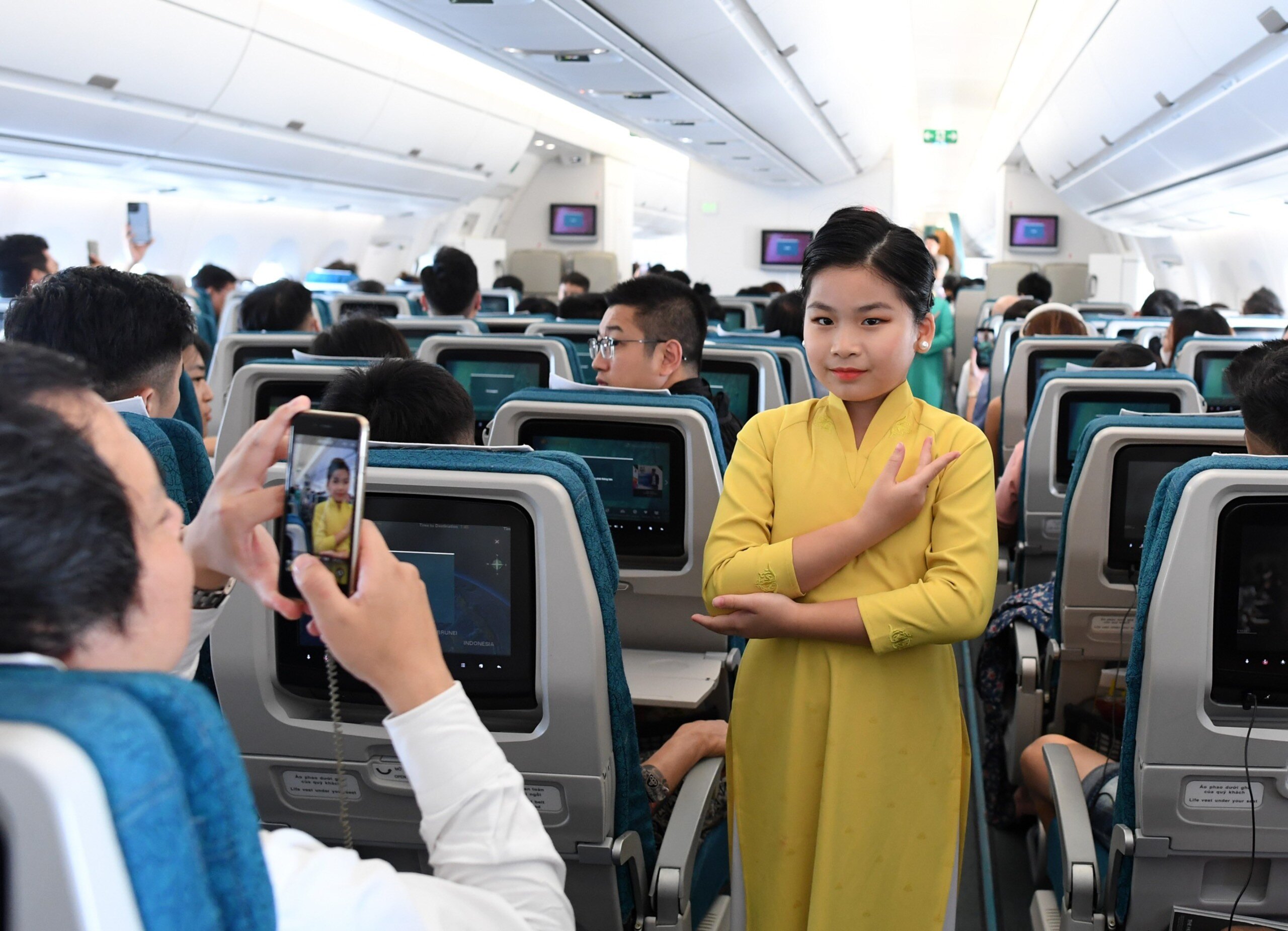 Hoạt động l&agrave; một s&acirc;n chơi l&agrave;nh mạnh, qua đ&oacute; c&aacute;c em c&oacute; thể học hỏi, s&aacute;ng tạo, ph&aacute;t huy t&iacute;nh đo&agrave;n kết, r&egrave;n luyện kỹ năng giao tiếp v&agrave; h&ograve;a m&igrave;nh v&agrave;o c&aacute;c hoạt động tập thể, hoạt động x&atilde; hội. Hoạt động cũng l&agrave; cầu nối để c&aacute;c em c&oacute; ho&agrave;n cảnh đặc biệt xo&aacute; bỏ r&agrave;o cản v&ocirc; h&igrave;nh, gi&uacute;p c&aacute;c em sống v&ocirc; tư v&agrave; h&ograve;a đồng c&ugrave;ng bạn b&egrave; trang lứa.