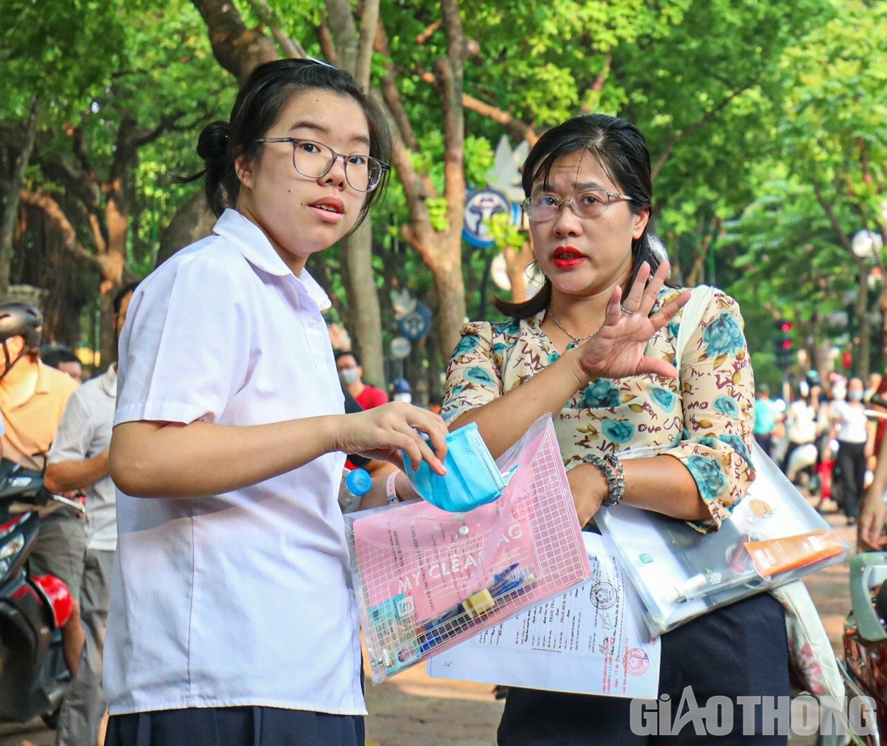 Hồi hộp, lo lắng... l&agrave; t&acirc;m trạng chung của nhiều phụ huynh trước kỳ thi vượt vũ m&ocirc;n quan trọng n&agrave;y