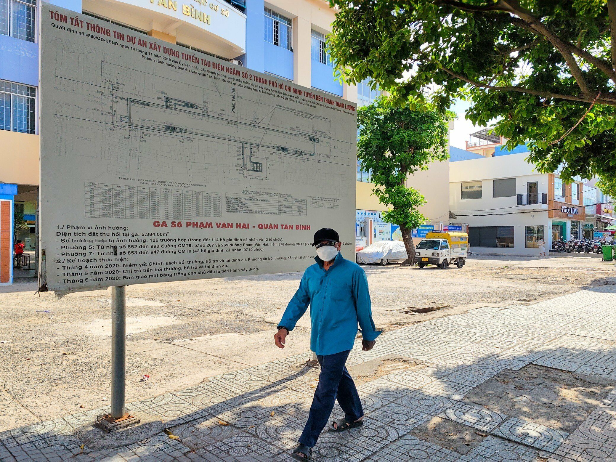 &Ocirc;ng B&ugrave;i Xu&acirc;n Cường, Ph&oacute; chủ tịch UBND TP.HCM cho biết, đ&atilde; đề nghị chủ đầu tư v&agrave; c&aacute;c đơn vị tập trung đẩy nhanh tiến độ di dời c&ugrave;ng giải ph&oacute;ng mặt bằng để c&oacute; 100% diện t&iacute;ch sạch trước khi khởi c&ocirc;ng dự &aacute;n. Tuy nhi&ecirc;n, đến nay vẫn c&ograve;n vướng ở một số điểm.