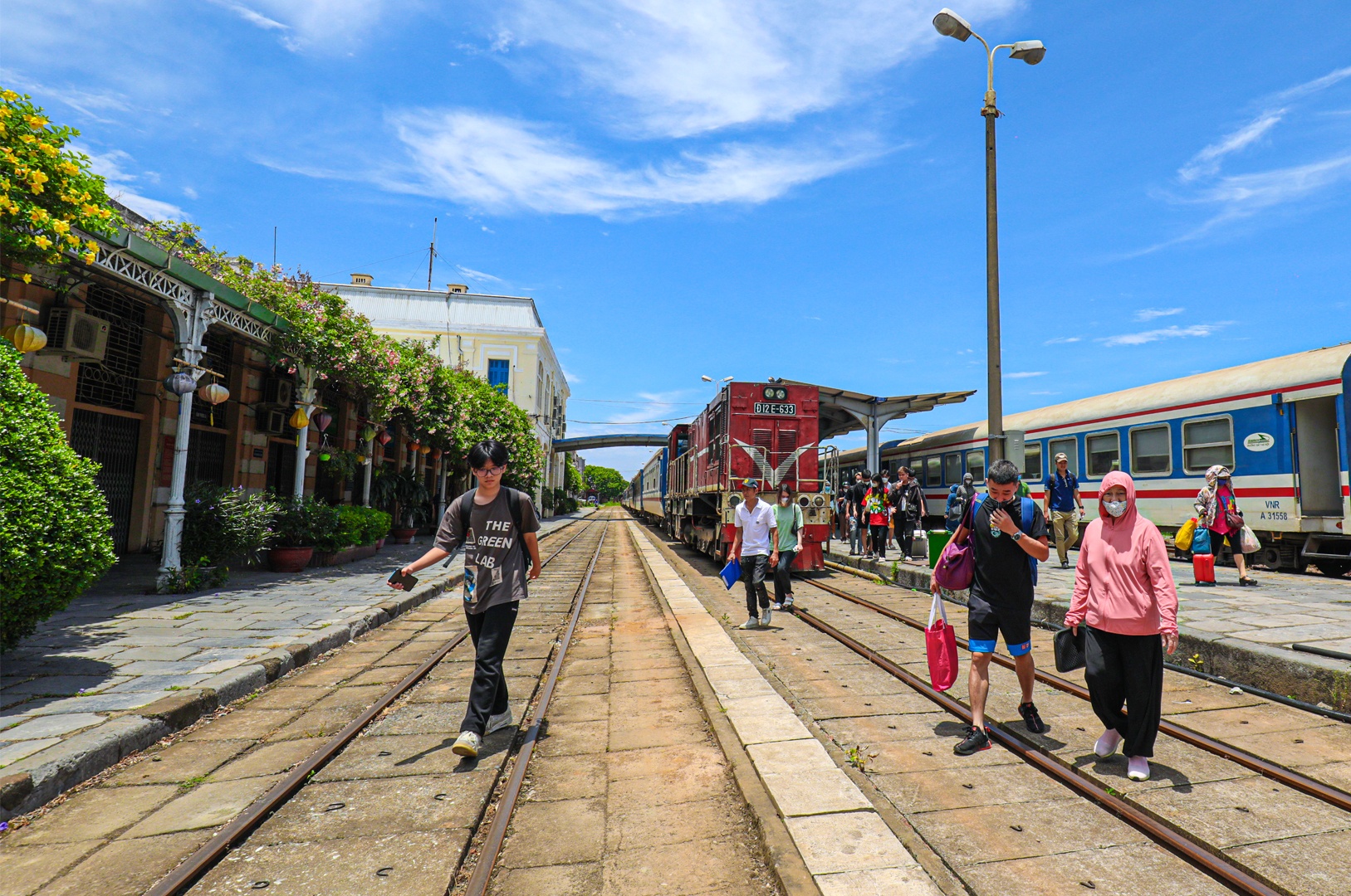 Ga Hải Ph&ograve;ng h&agrave;ng ng&agrave;y đ&oacute;n, tiễn 4 đ&ocirc;i t&agrave;u, thu h&uacute;t h&agrave;ng ngh&igrave;n h&agrave;nh kh&aacute;ch