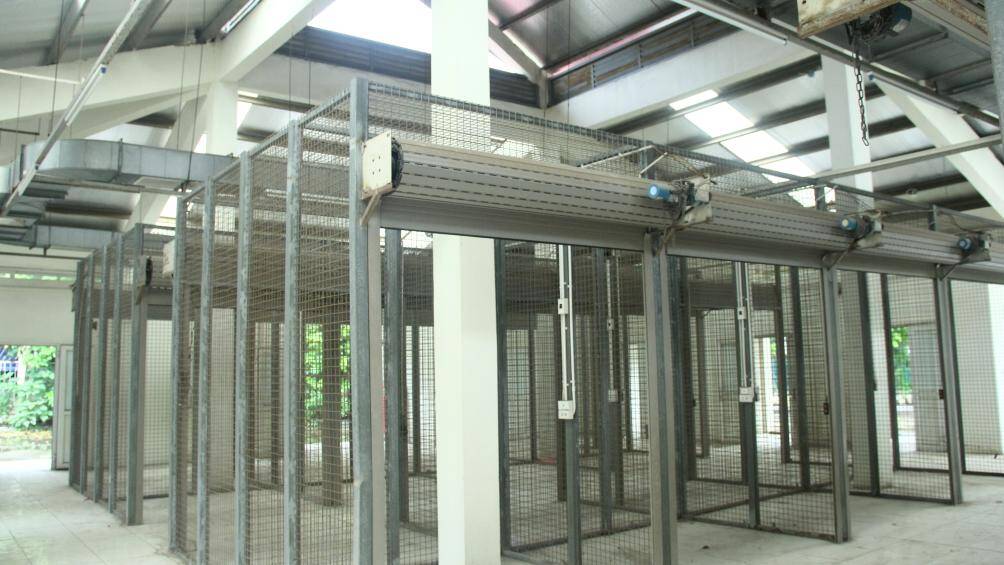 Một số m&aacute;y m&oacute;c, trang thiết bị b&ecirc;n trong chợ c&oacute; dấu hiệu bị hư hỏng do l&acirc;u kh&ocirc;ng sử dụng.