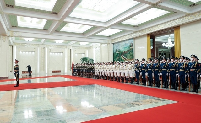 Chuyến thăm ch&iacute;nh thức Trung Quốc của Thủ tướng Ch&iacute;nh phủ Phạm Minh Ch&iacute;nh diễn ra trong bối cảnh quan hệ Đối t&aacute;c hợp t&aacute;c chiến lược to&agrave;n diện Việt Nam - Trung Quốc đang duy tr&igrave; xu thế ph&aacute;t triển v&agrave; đạt nhiều kết quả t&iacute;ch cực. Tin cậy ch&iacute;nh trị Việt Nam &ndash; Trung Quốc được tăng cường; hợp t&aacute;c kinh tế, thương mại, đầu tư duy tr&igrave; tăng trưởng. Việt Nam l&agrave; đối t&aacute;c thương mại lớn thứ 4 của Trung Quốc tr&ecirc;n thế giới; kim ngạch thương mại hai chiều năm 2022 đạt 175 tỷ USD, chiếm 1/4 tổng kim ngạch thương mại giữa Trung Quốc v&agrave; ASEAN.