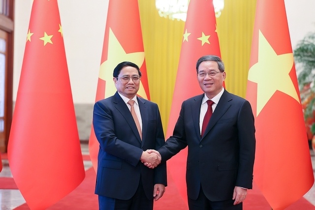 S&aacute;ng 26/6 (giờ địa phương), Lễ đ&oacute;n ch&iacute;nh thức Thủ tướng Phạm Minh Ch&iacute;nh v&agrave; Đo&agrave;n đại biểu cấp cao Việt Nam thăm ch&iacute;nh thức Trung Quốc đ&atilde; được tổ chức trọng thể tại Đại lễ đường Nh&acirc;n d&acirc;n ở Thủ đ&ocirc; Bắc Kinh, do Thủ tướng Quốc vụ viện nước Cộng h&ograve;a nh&acirc;n d&acirc;n Trung Hoa L&yacute; Cường chủ tr&igrave;.