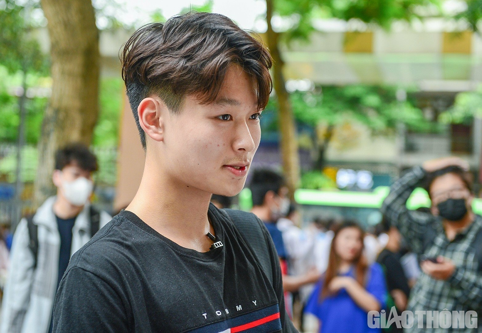 "Do c&aacute;c m&ocirc;n kh&aacute;c em đ&atilde; chuẩn bị trong suốt qu&aacute; tr&igrave;nh học n&ecirc;n s&aacute;t ng&agrave;y thi sẽ chủ yếu &ocirc;n luyện lại m&ocirc;n Ngữ văn. Cũng như tất cả c&aacute;c bạn kh&aacute;c, em hy vọng sẽ l&agrave;m được b&agrave;i thi tốt nhất trong khả năng của m&igrave;nh để đạt được mục ti&ecirc;u mong muốn", th&iacute; sinh Ho&agrave;ng Đức Anh chia sẻ