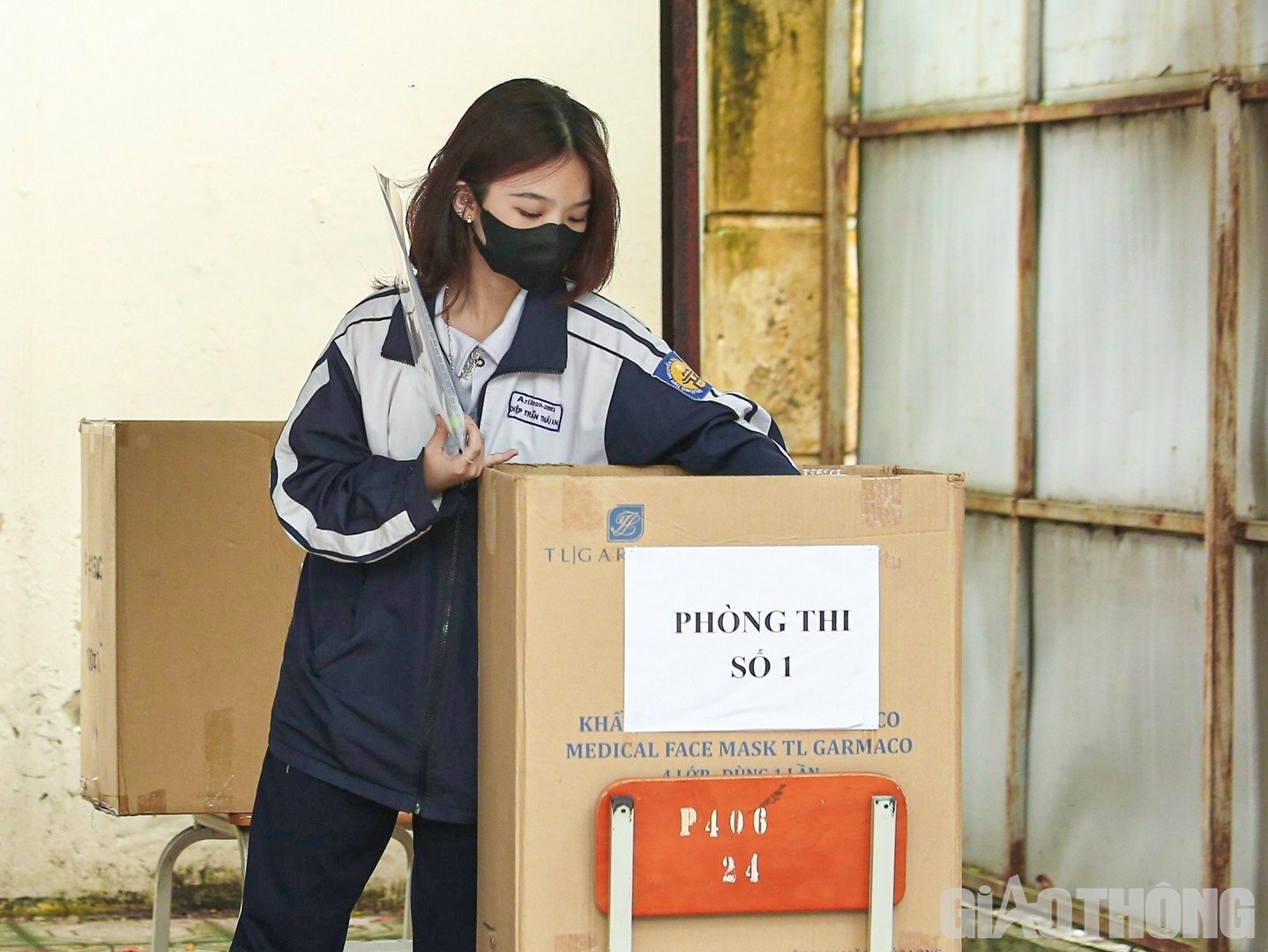 C&ocirc;ng t&aacute;c l&agrave;m thủ tục dự thi Tốt nghiệp THPT năm 2023 tại đ&acirc;y cũng diễn ra nghi&ecirc;m t&uacute;c v&agrave; nhanh ch&oacute;ng