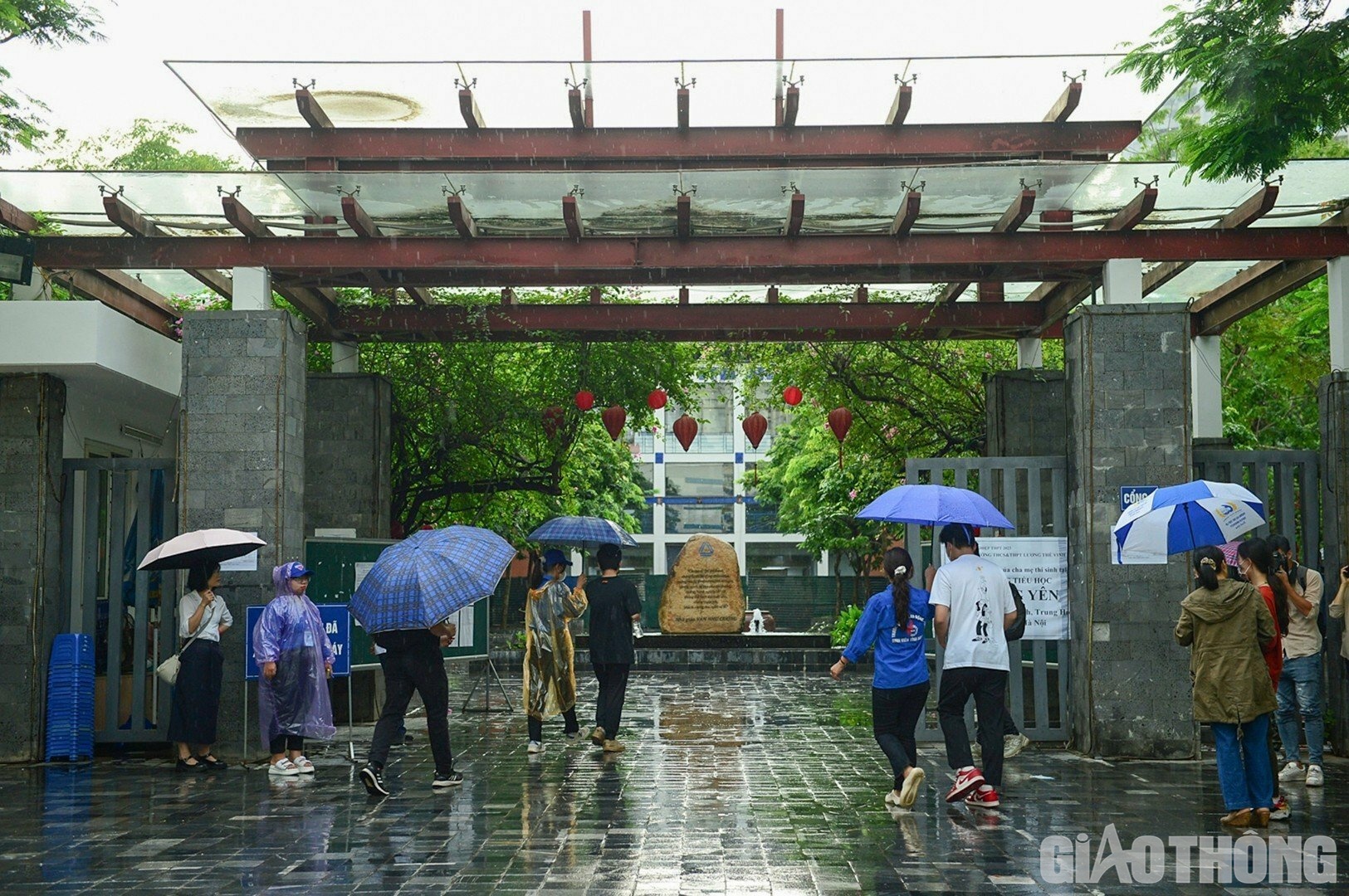 S&aacute;ng 28/6, hơn 1 triệu th&iacute; sinh tr&ecirc;n cả nước bước v&agrave;o kỳ thi tốt nghiệp THPT 2023 với m&ocirc;n thi đầu ti&ecirc;n Ngữ văn, thời gian l&agrave;m b&agrave;i 120 ph&uacute;t