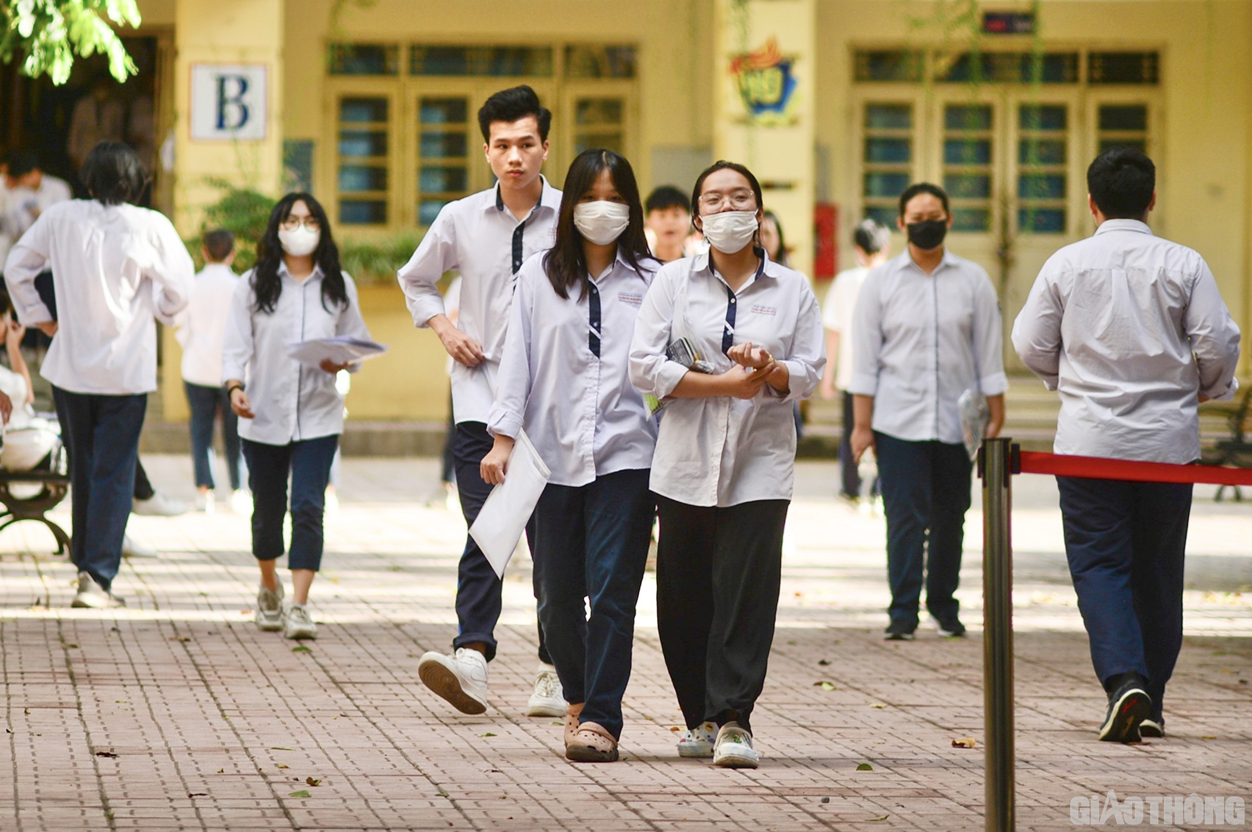Chiều 28/6, th&iacute; sinh cả nước tiếp tục bước v&agrave;o m&ocirc;n thi thứ 2 của kỳ thi tốt nghiệp THPT năm 2023