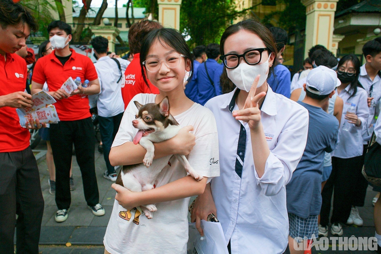 C&ograve;n với th&iacute; sinh Nguyễn Huyền Thanh (THPT Trần Ph&uacute;) b&agrave;y tỏ: "Em cảm thấy tự tin nhất ở phần h&igrave;nh học v&agrave; dự kiến được khoảng 8 điểm cho b&agrave;i thi"